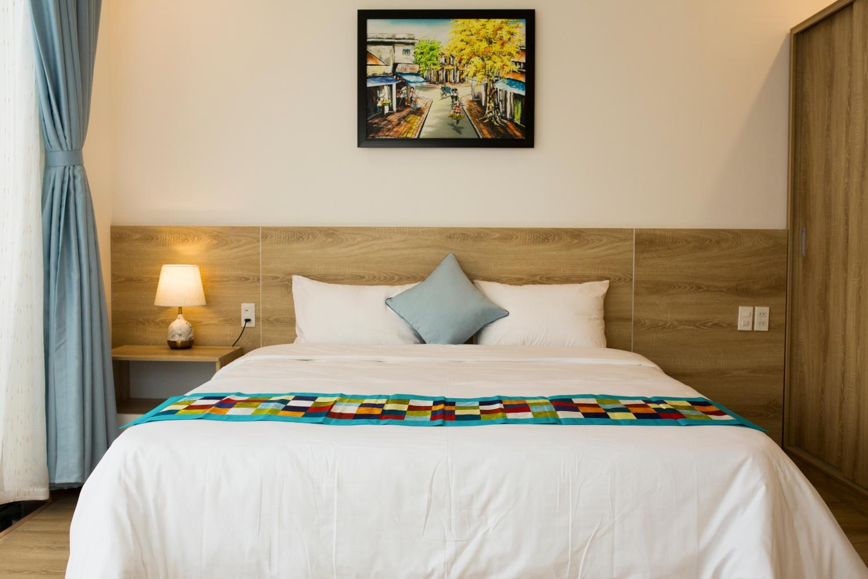 Deluxe Double Room with Balcony - Photo 3