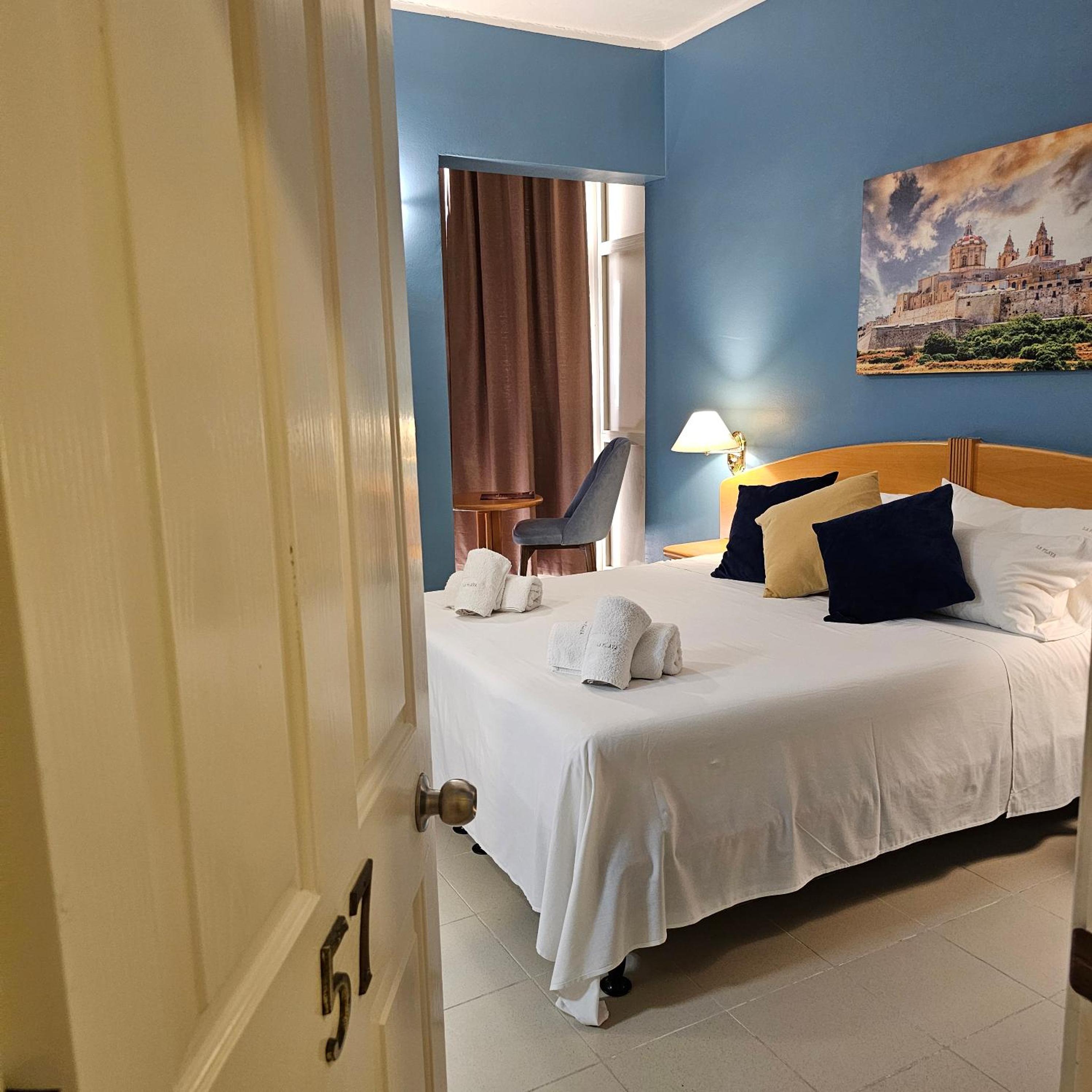 Standard Double or Twin Room - Photo 2