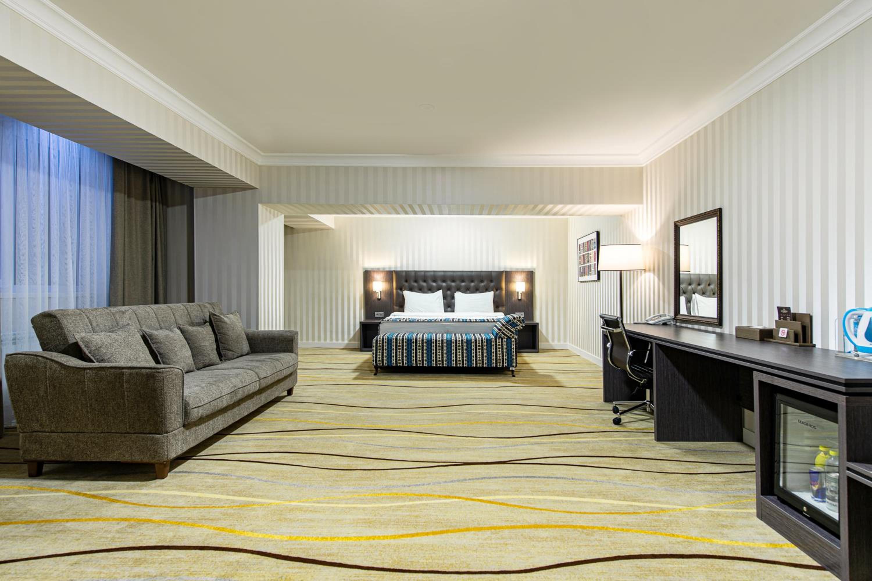 Suite - Photo 2