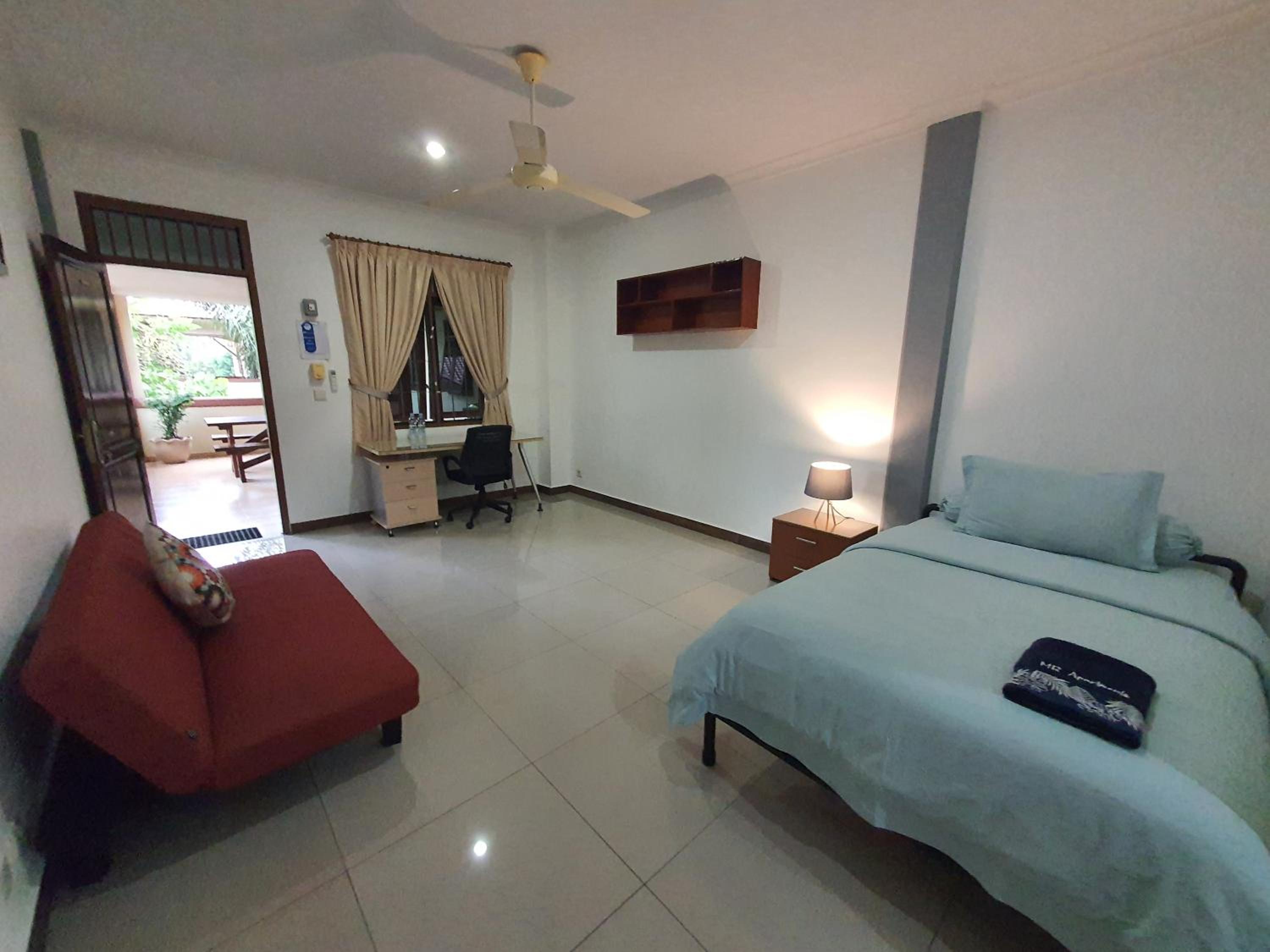 Large Twin Room - Photo 1