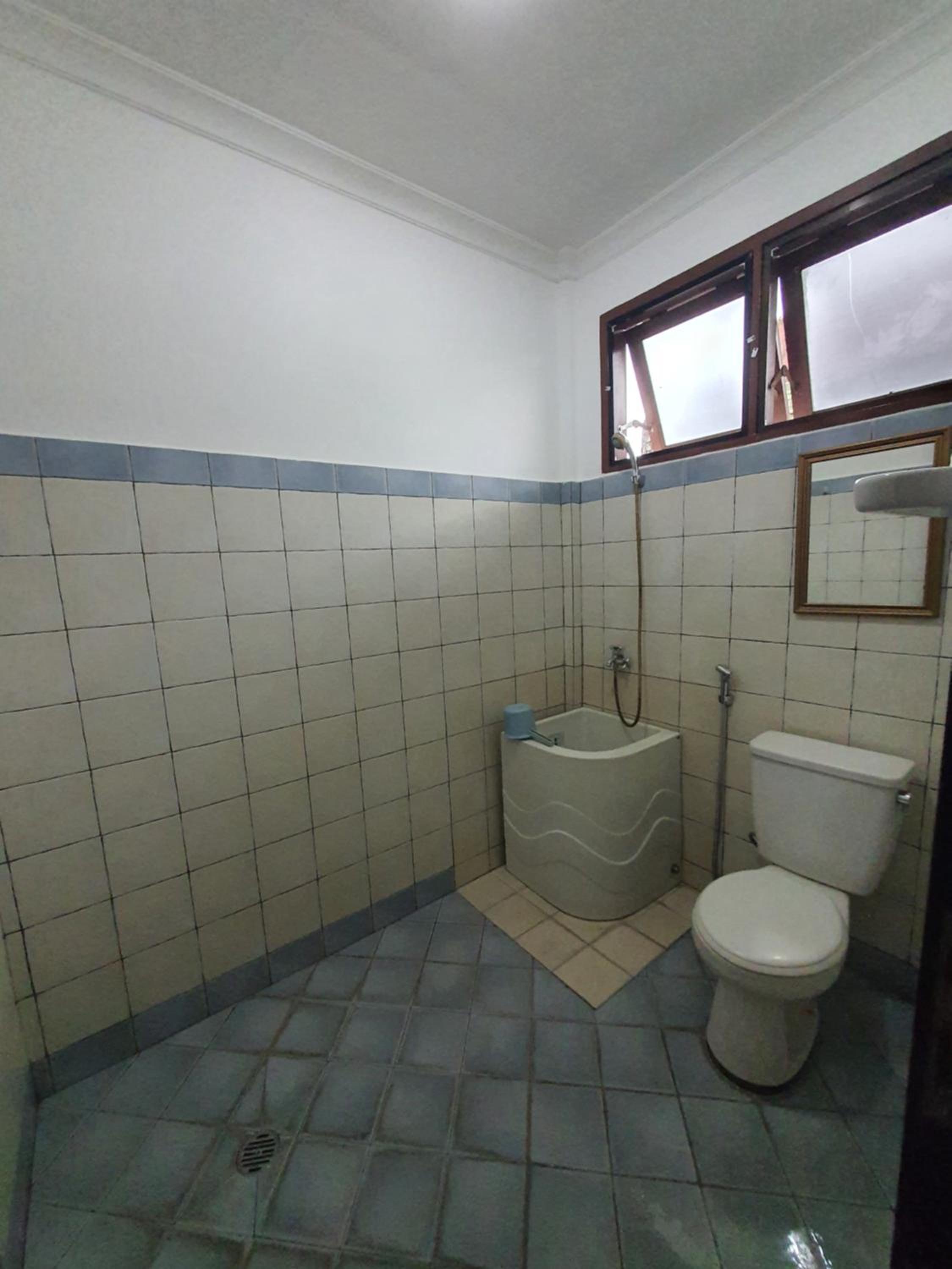 Large Twin Room - Photo 6