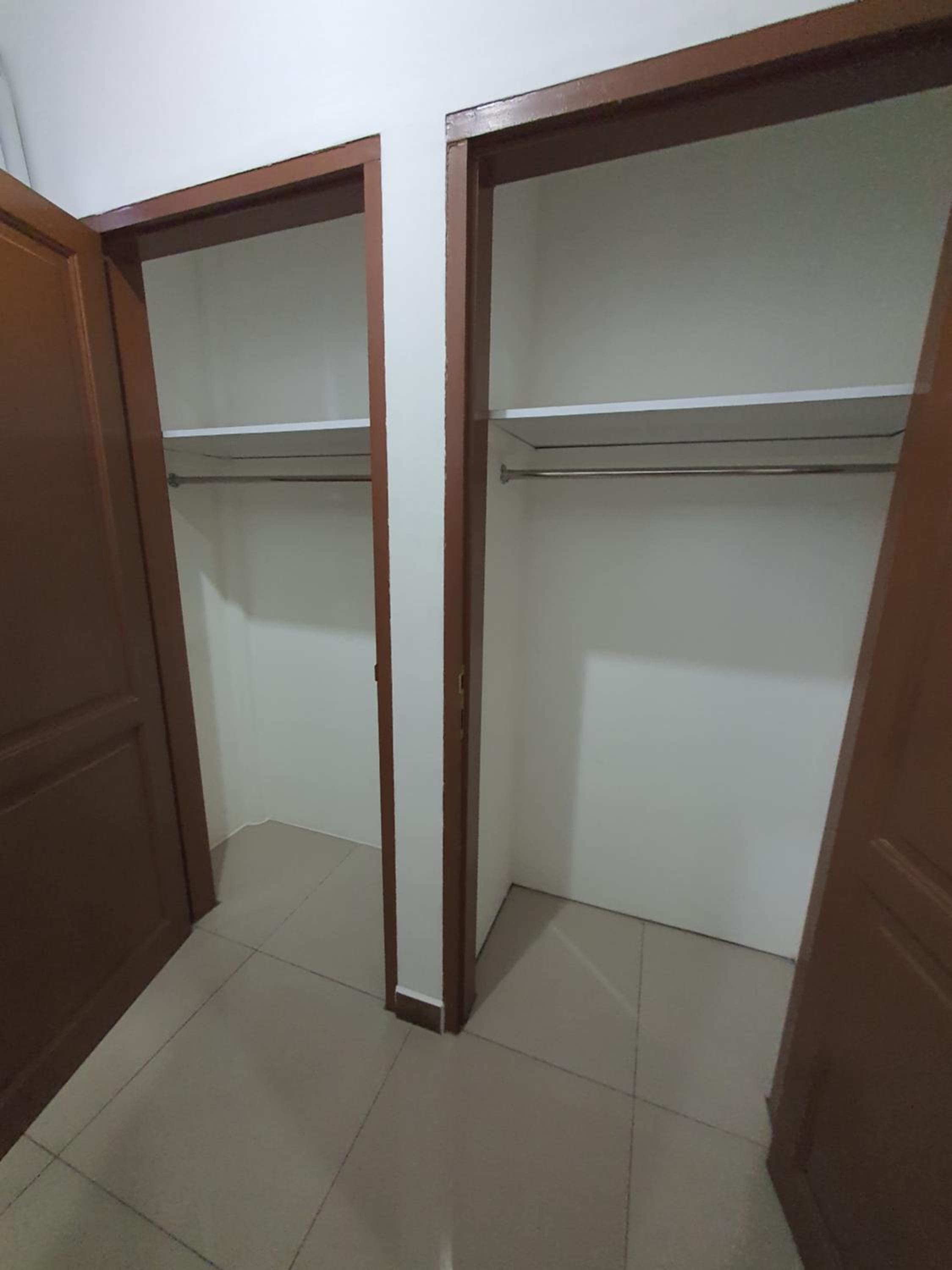 Large Twin Room - Photo 4