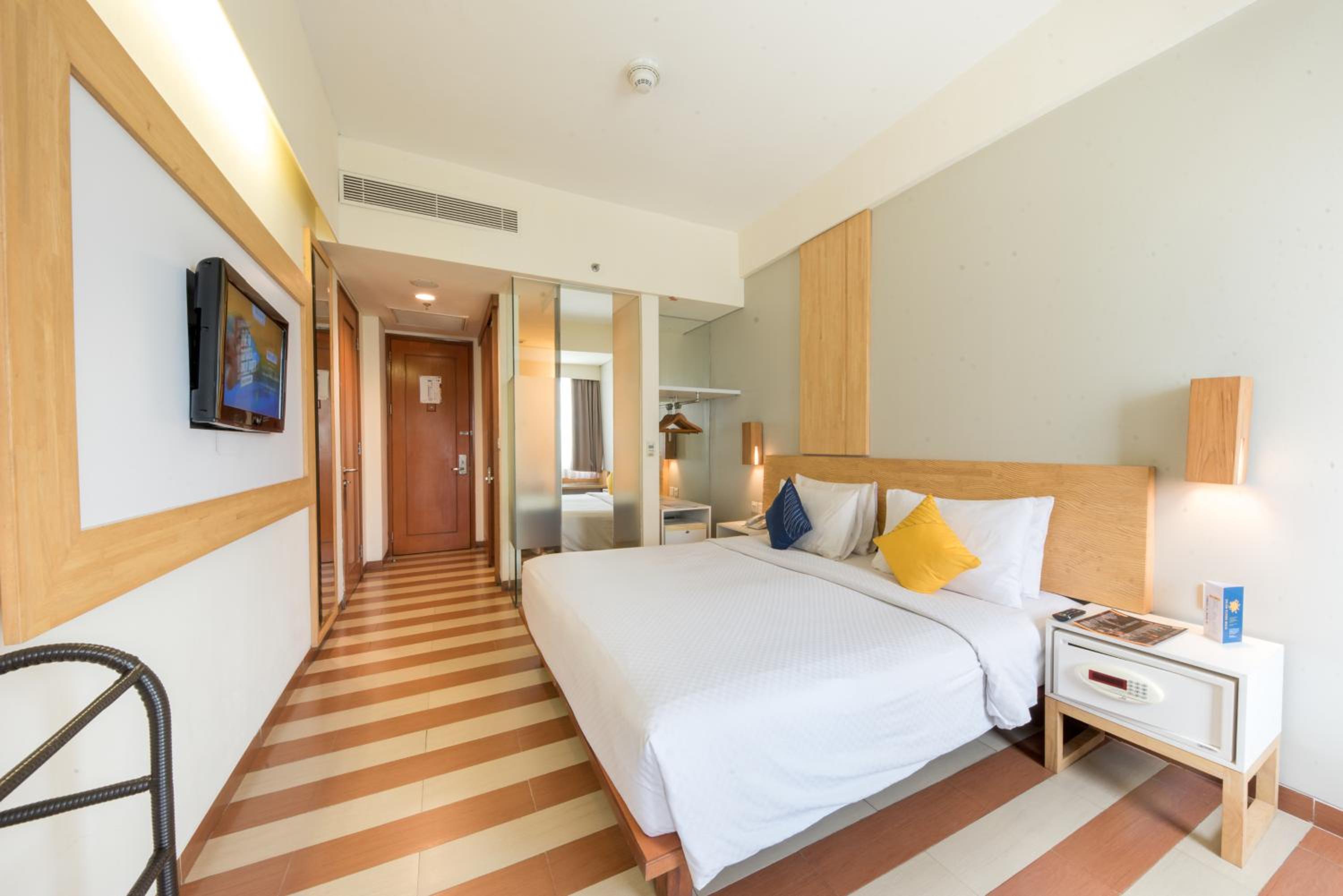 Deluxe Double or Twin Room - Photo 11