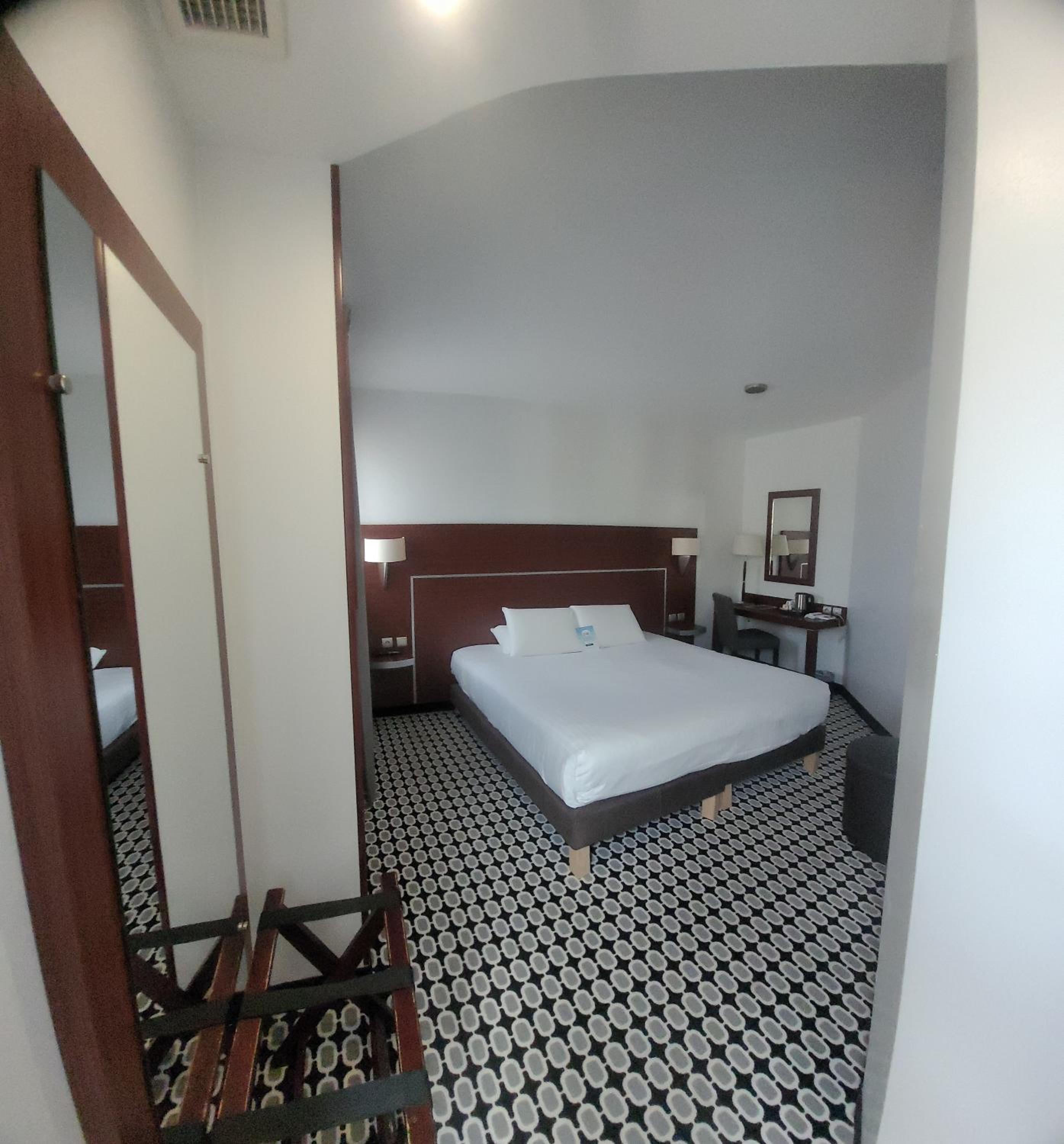 1 Double Bed - Superior Room