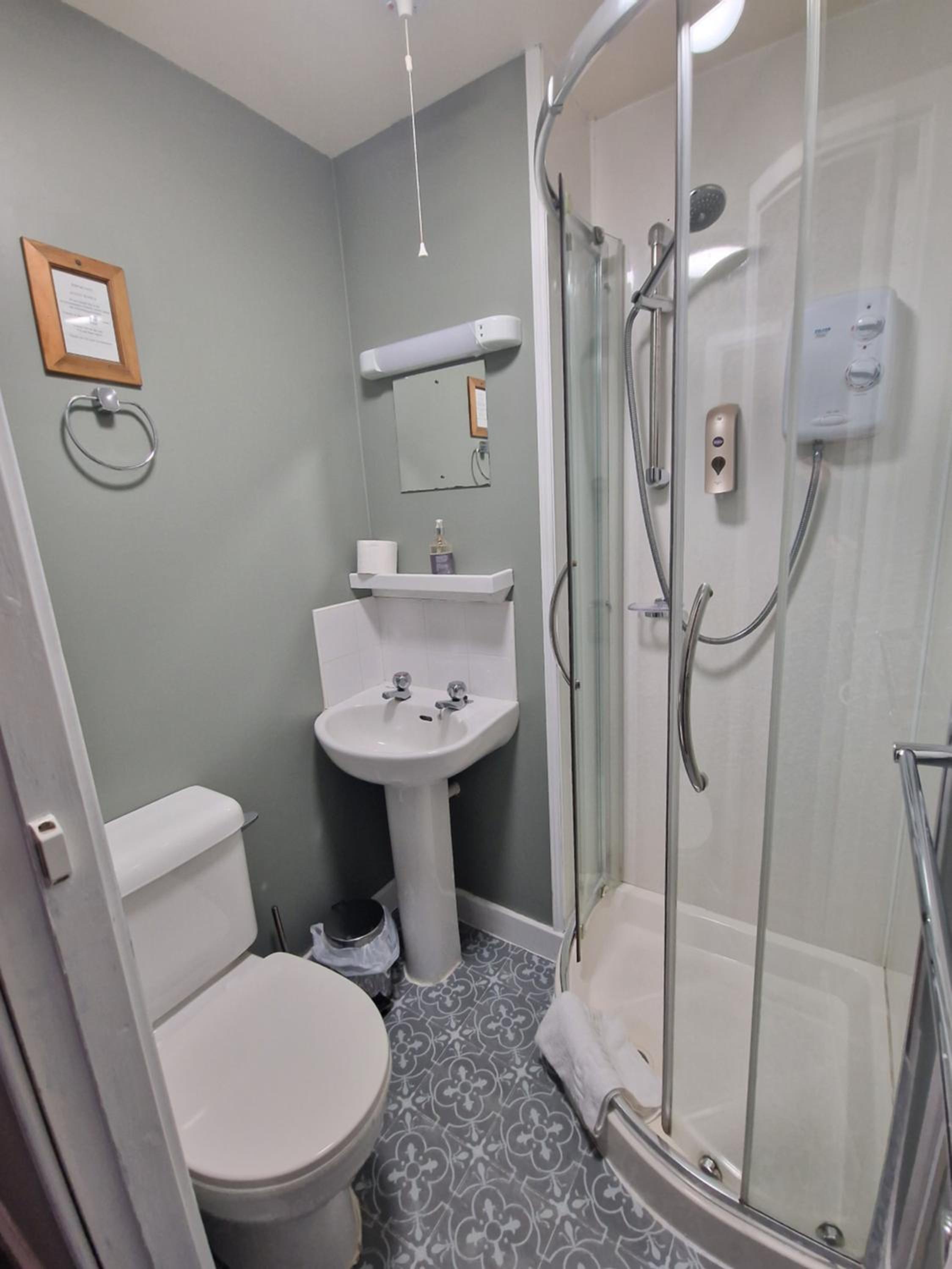 Single Room with Private Bathroom photo 3