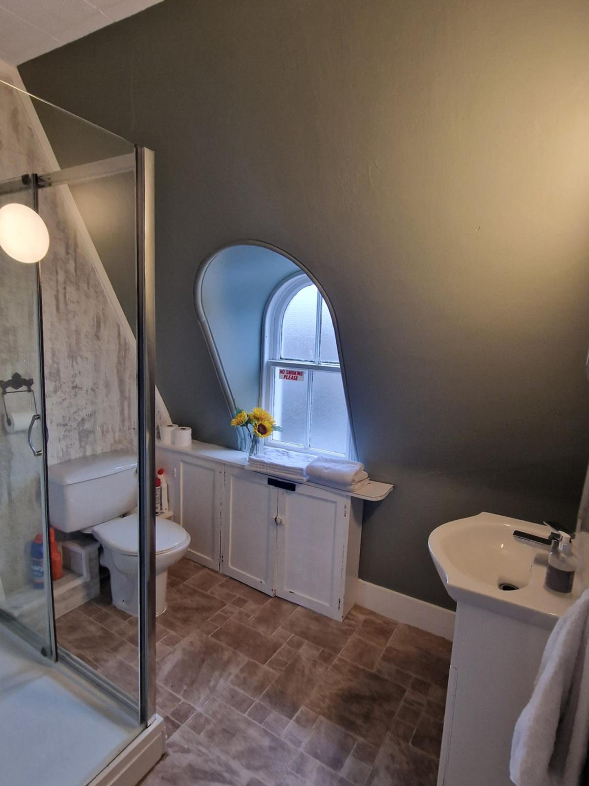 Single Room with Shared Bathroom photo 2