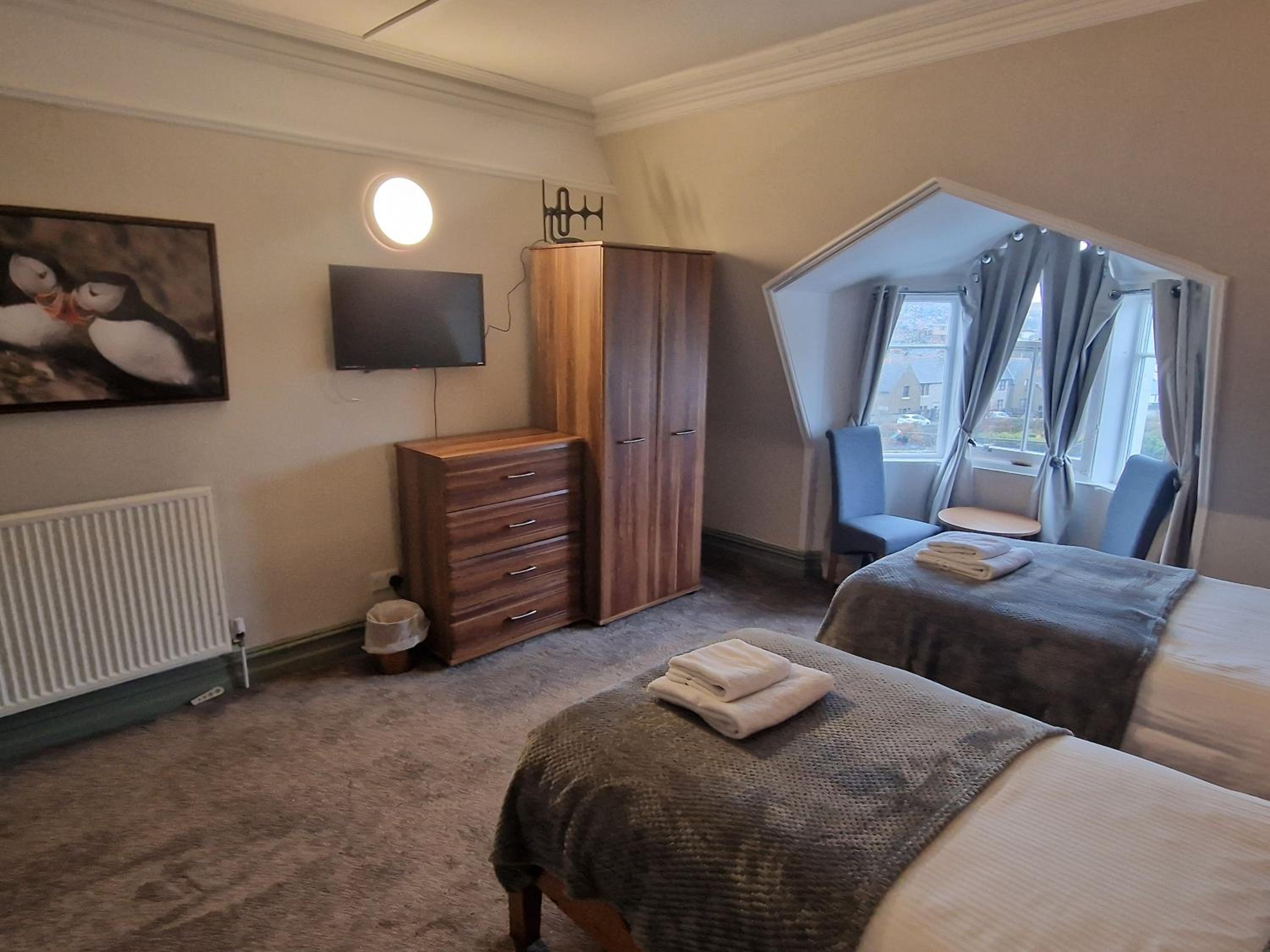 Twin Room with Private Bathroom photo 2