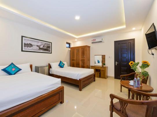 Superior Queen Room with Two Queen Beds - Photo 9