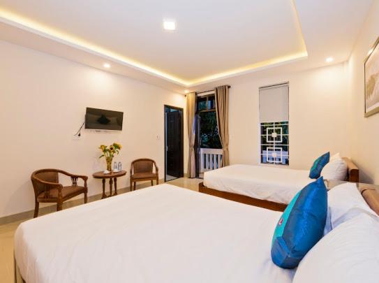 Superior Queen Room with Two Queen Beds - Photo 10