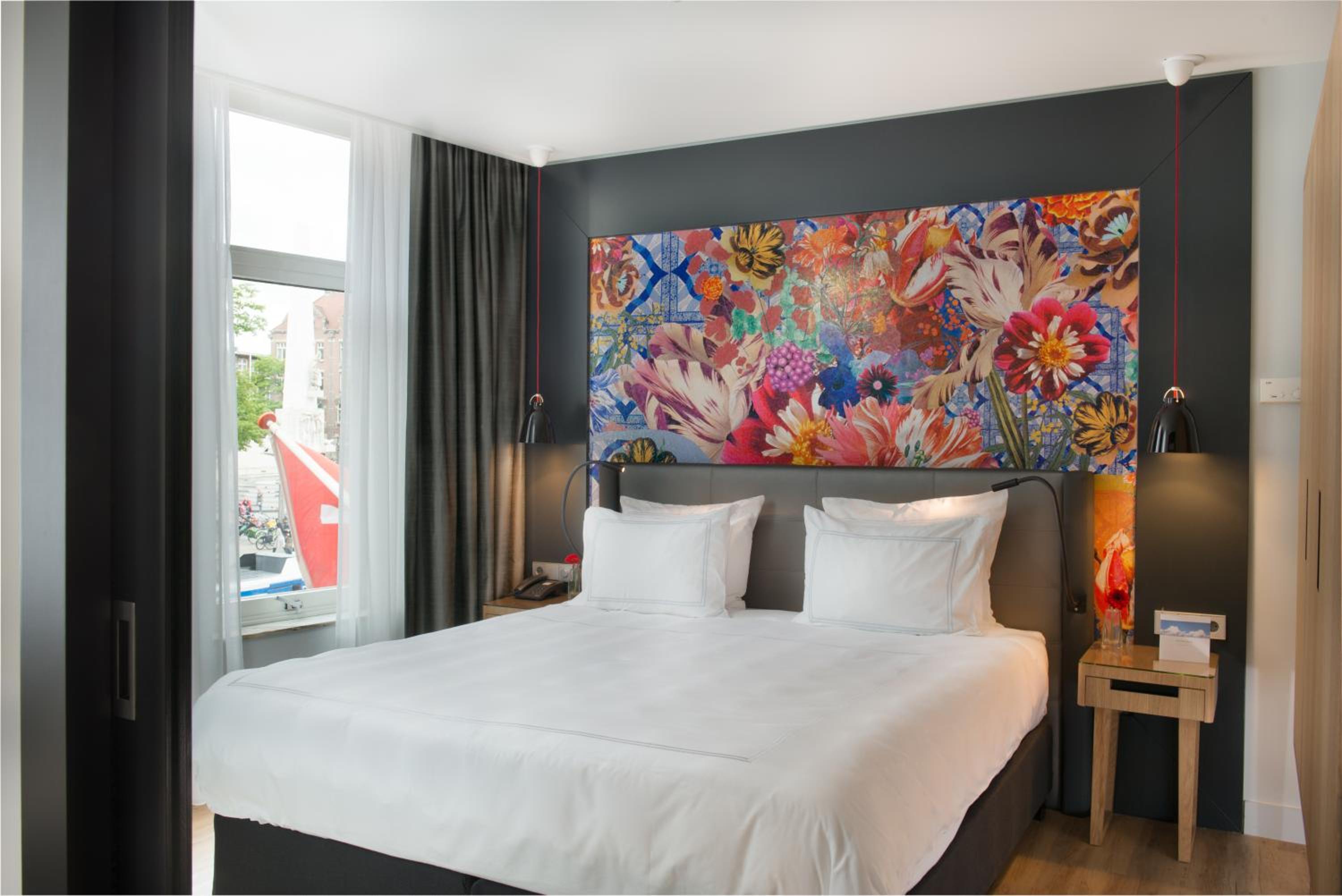Signature City View Suite photo 2