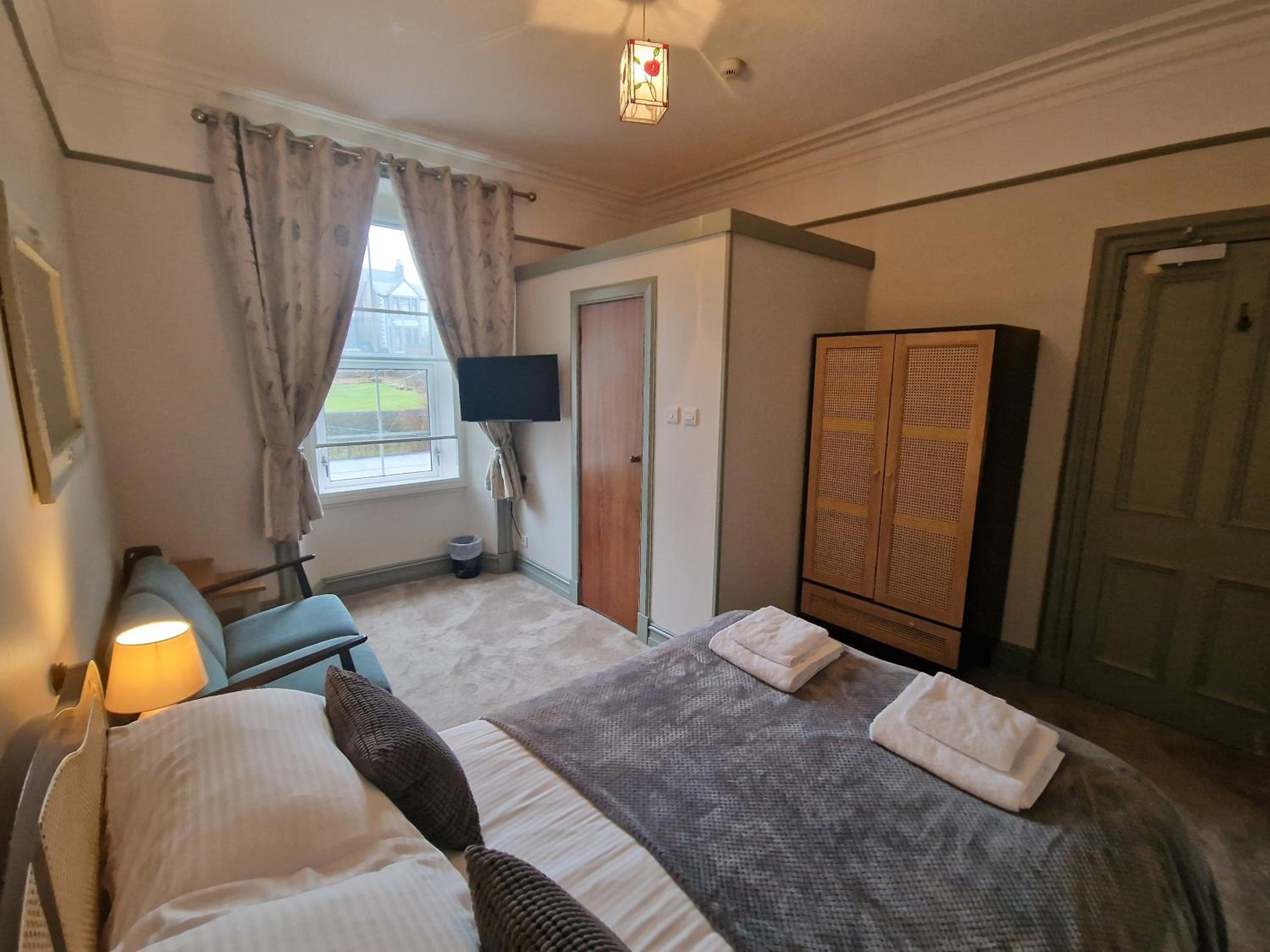 Double Room with Private Bathroom photo 2