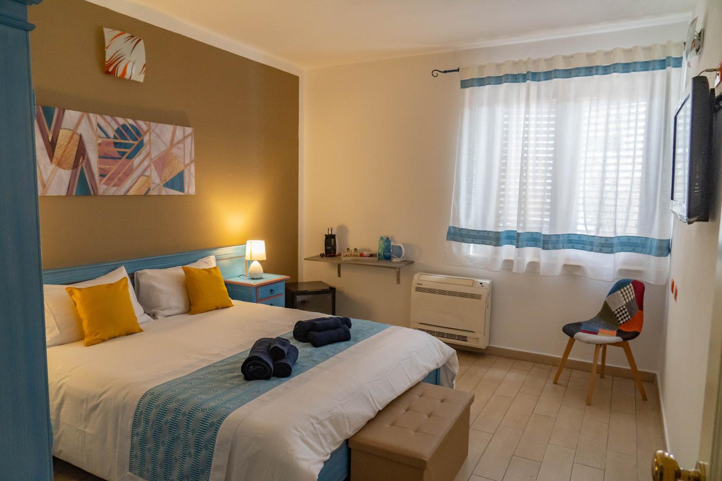 Triple Room with Bathroom - Photo 11