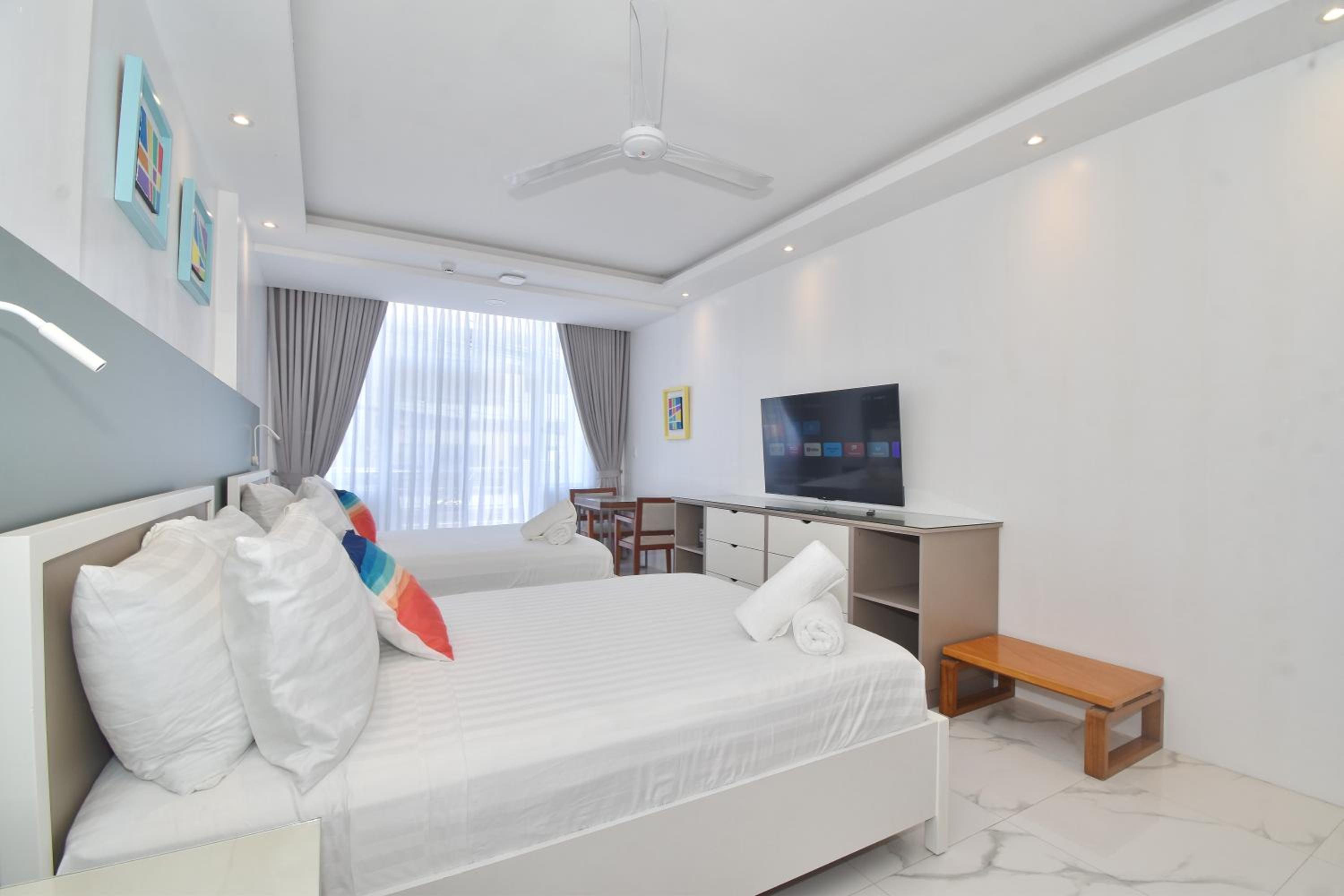 Double Room with Balcony - Photo 5