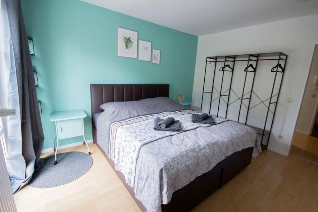 One-Bedroom Apartment photo 1