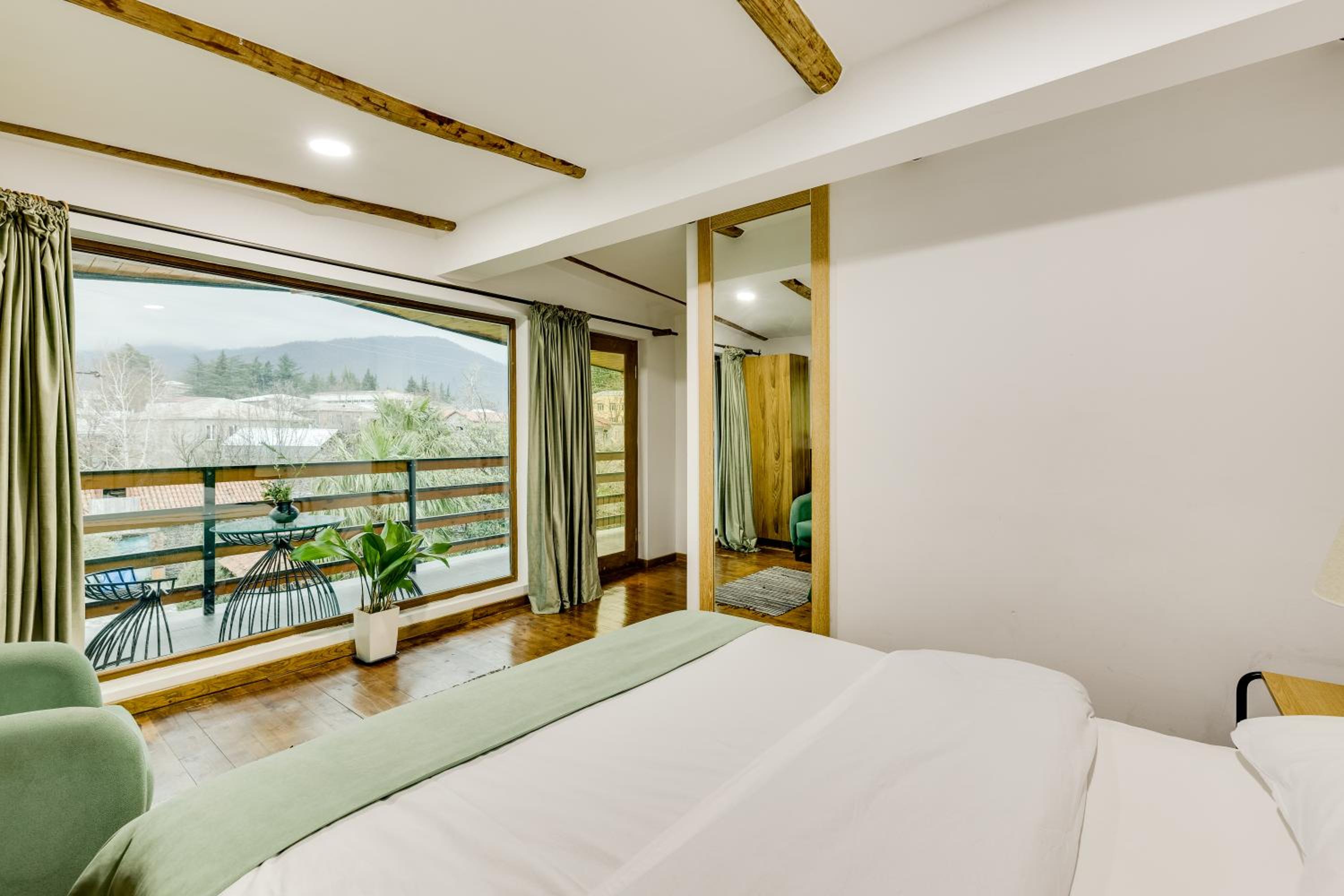 Deluxe Double or Twin Room with Mountain View