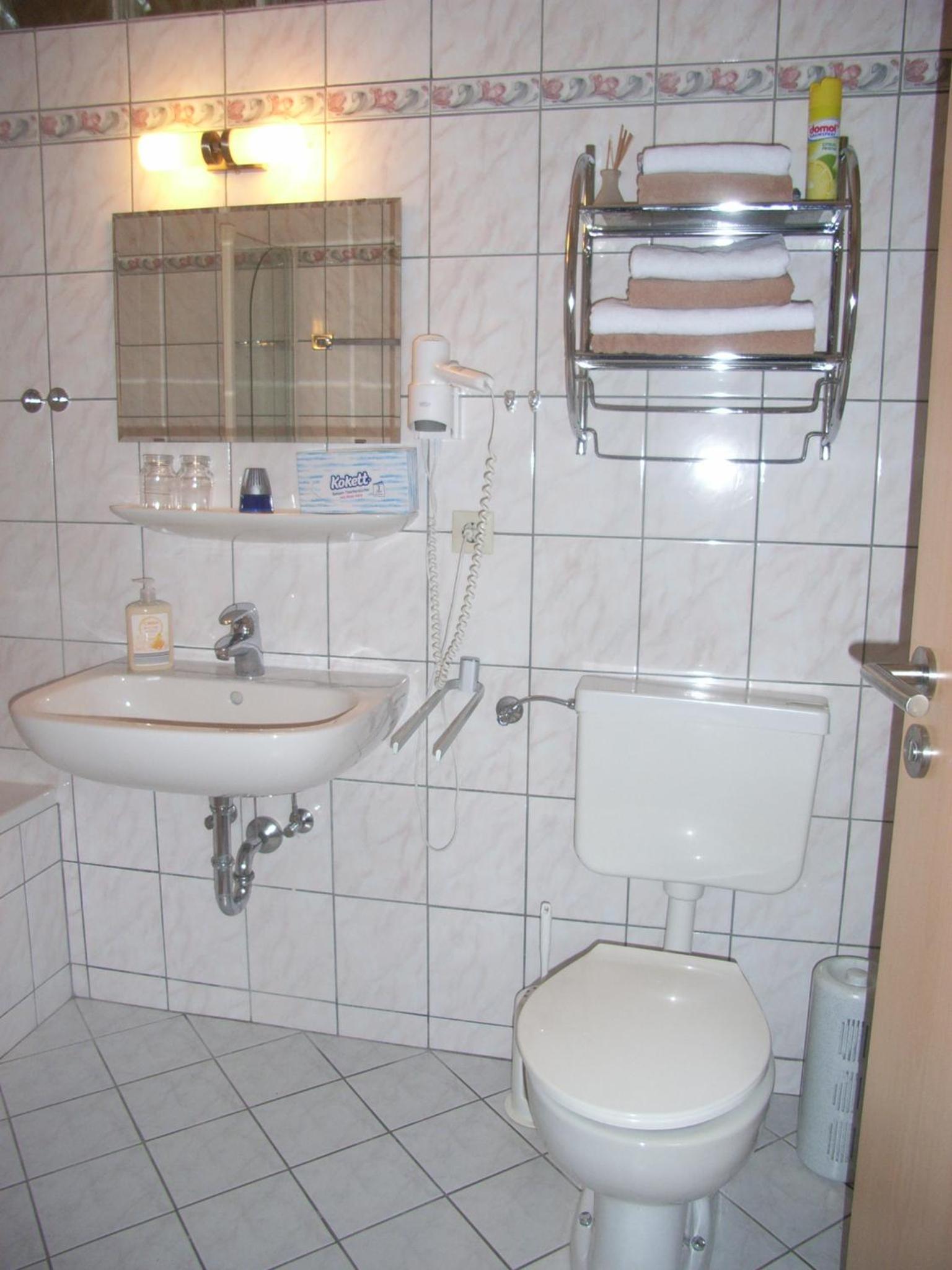 One-Bedroom Apartment with Lake View photo 2