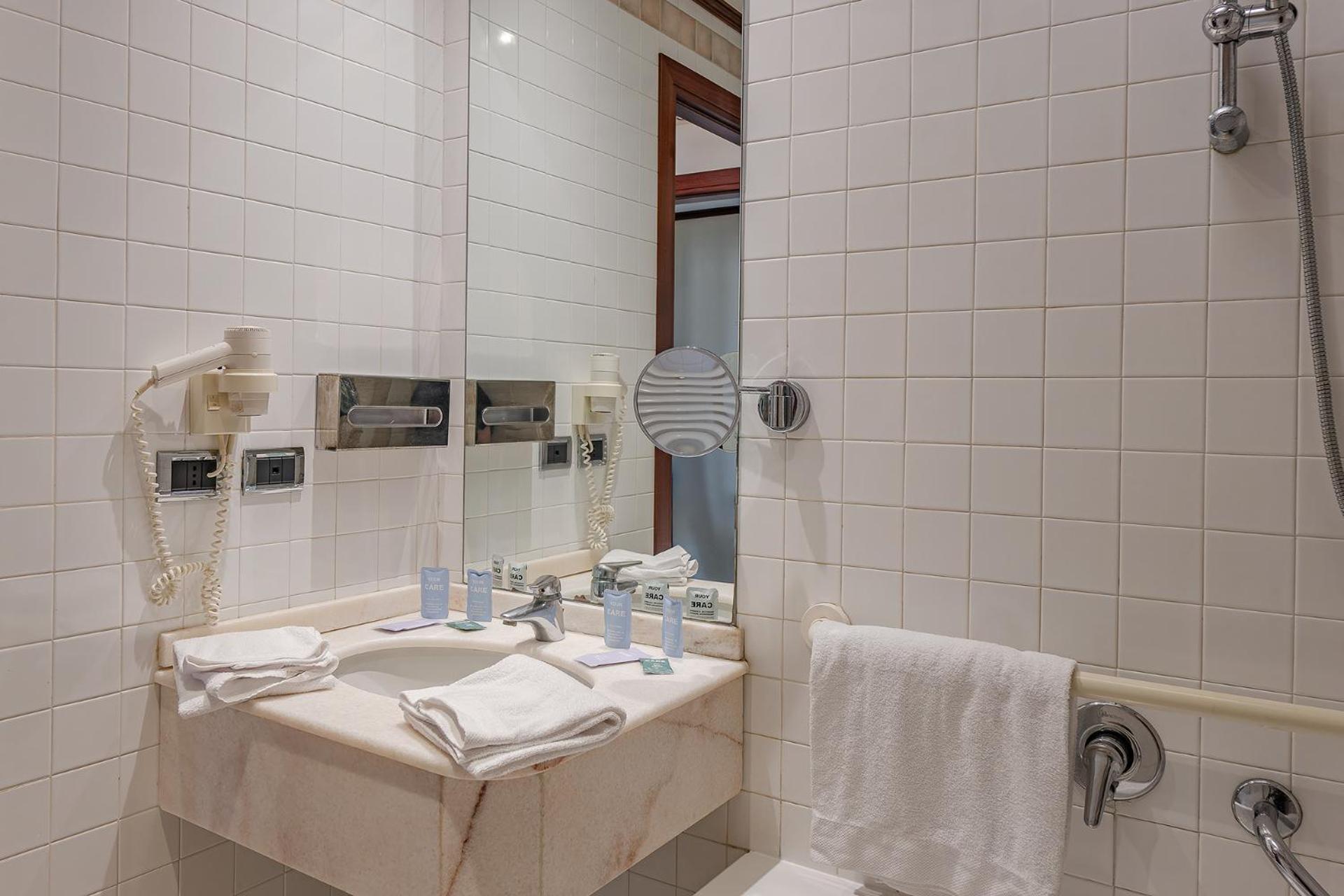 Deluxe Double Room With Side Sea View photo 3