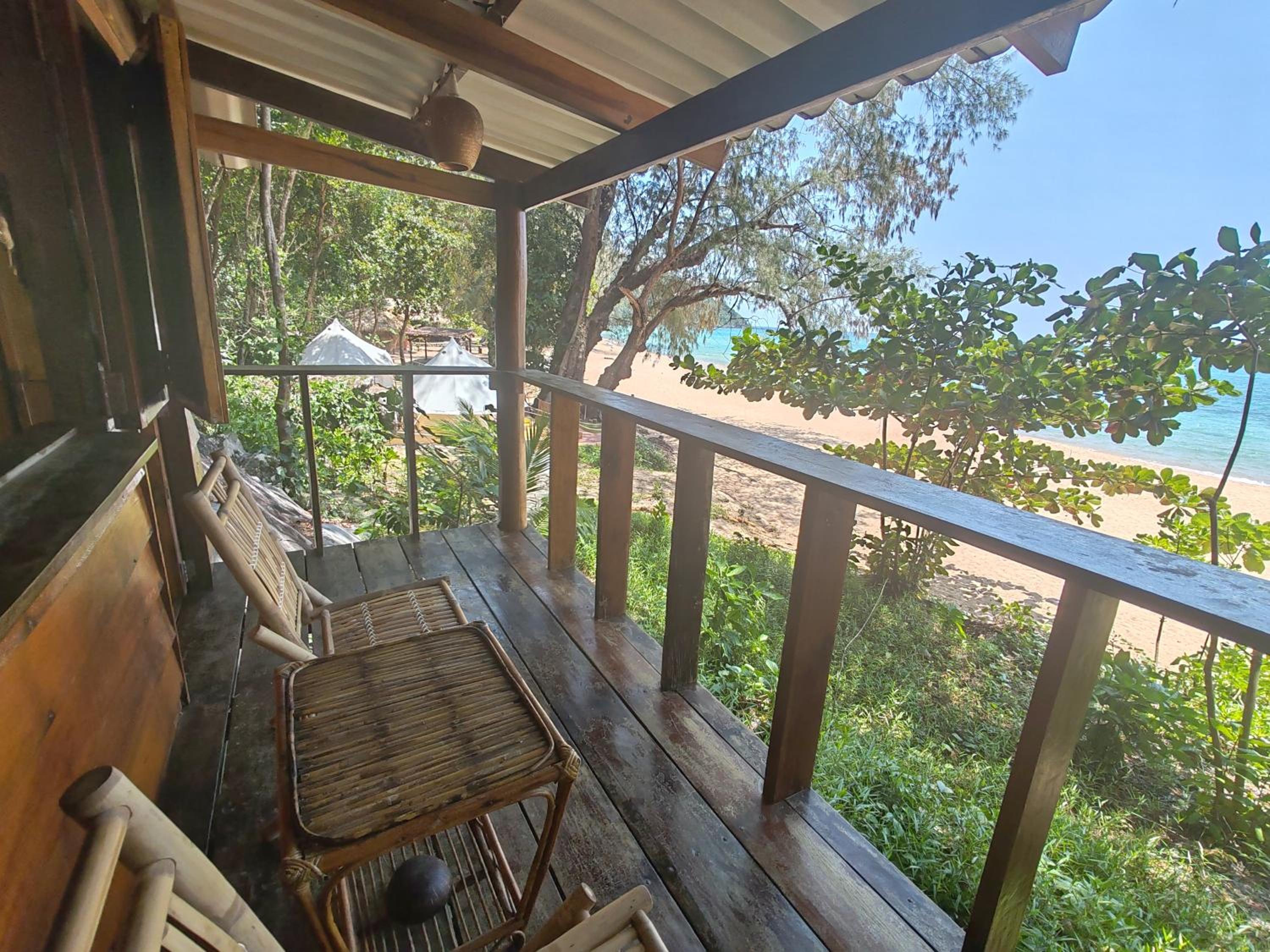 Bungalow - Beach Front - Photo 2