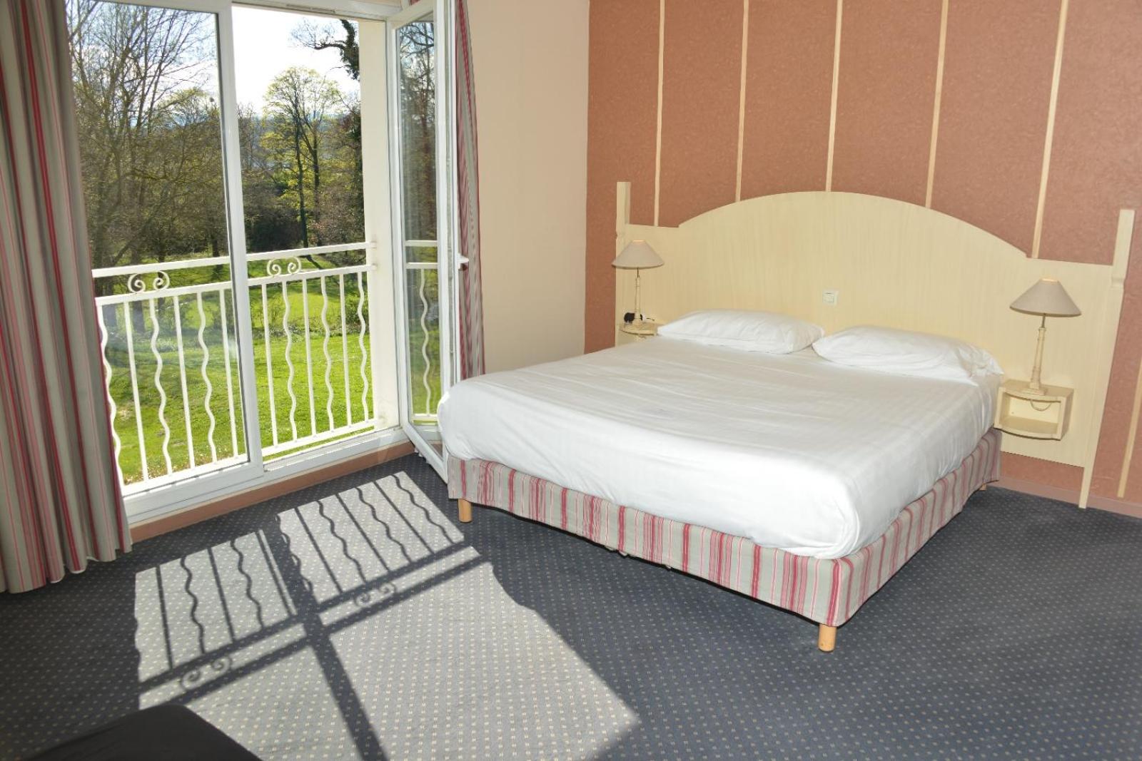 Family Room with One King and One Double Bed - Photo 6