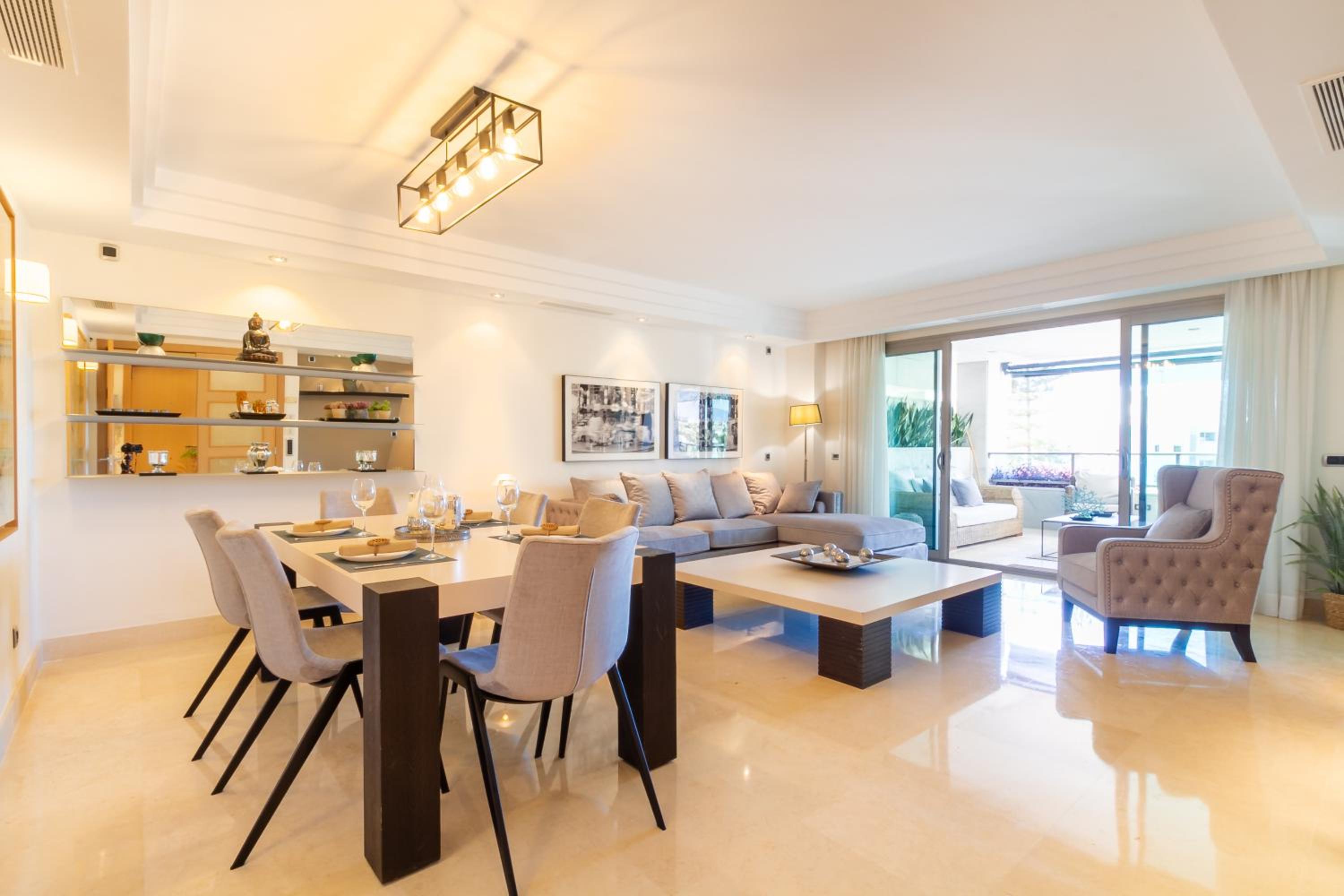 Deluxe Apartment