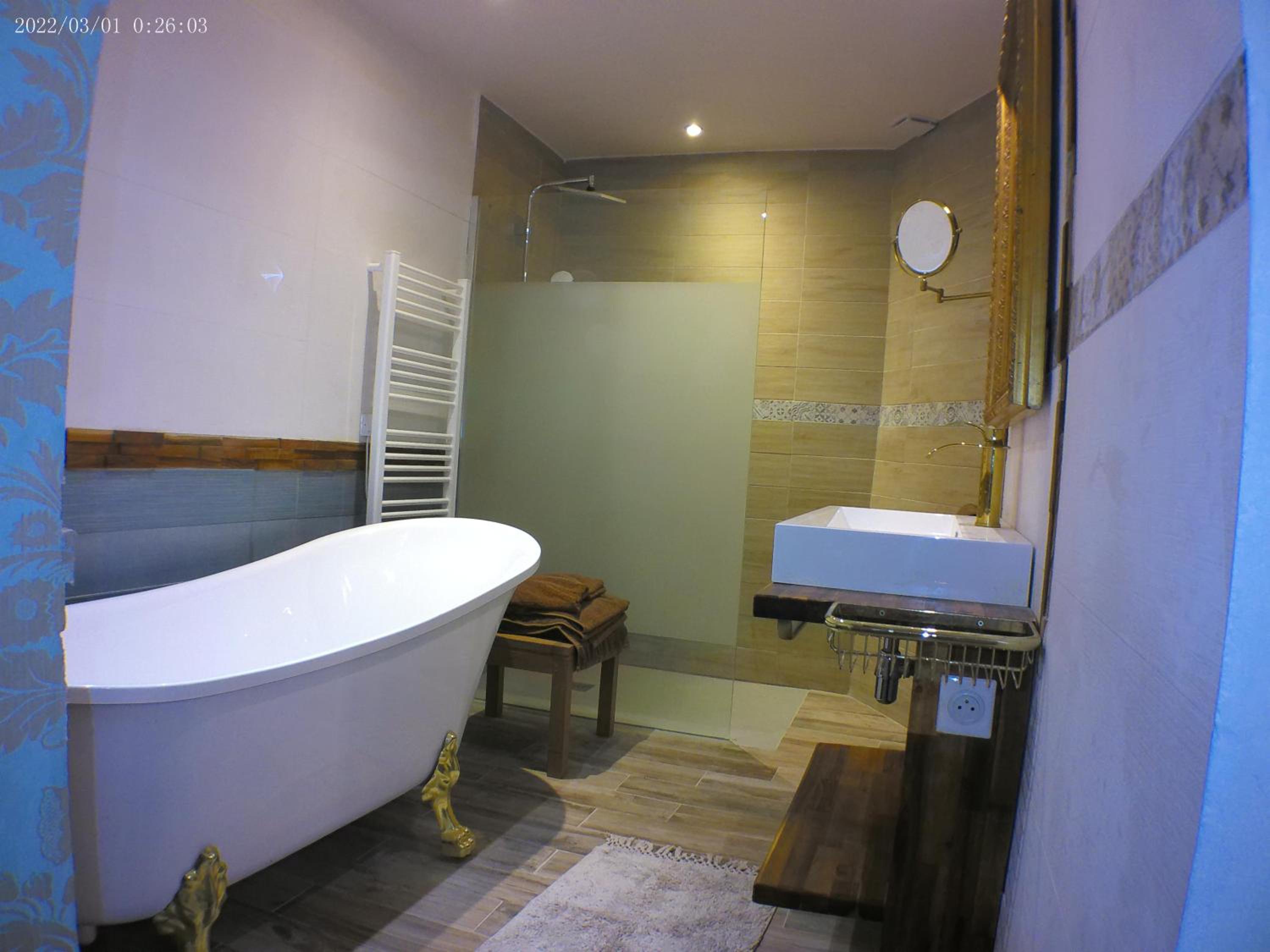 Deluxe King Room photo 3