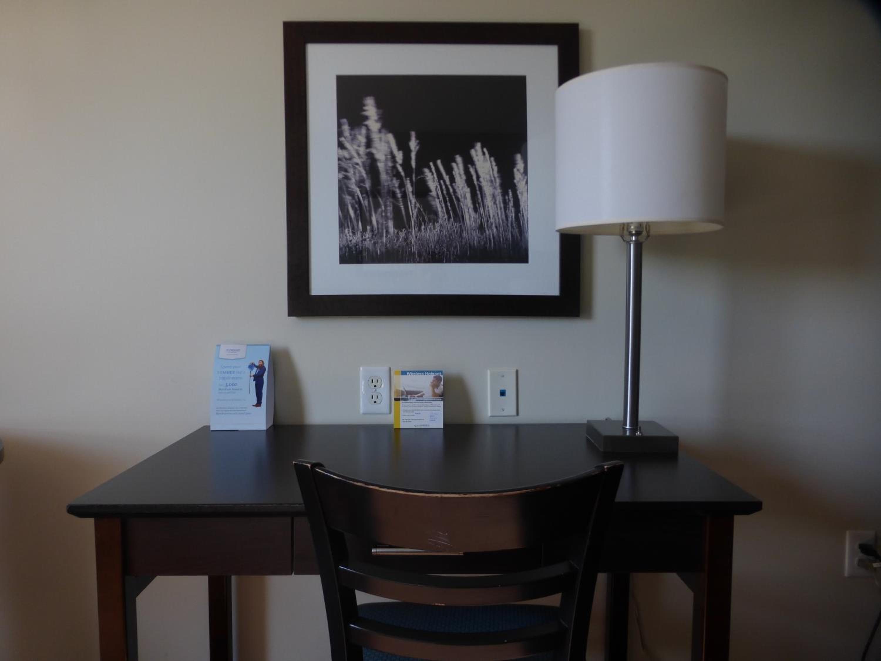 King Room - Non-Smoking - Photo 4