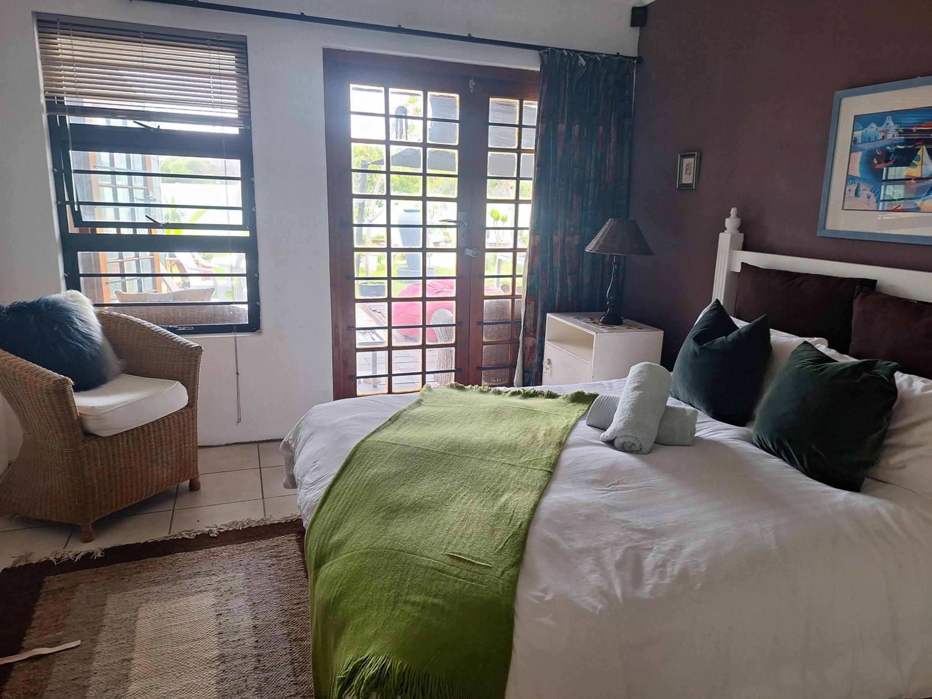 Five-Bedroom House - Photo 15