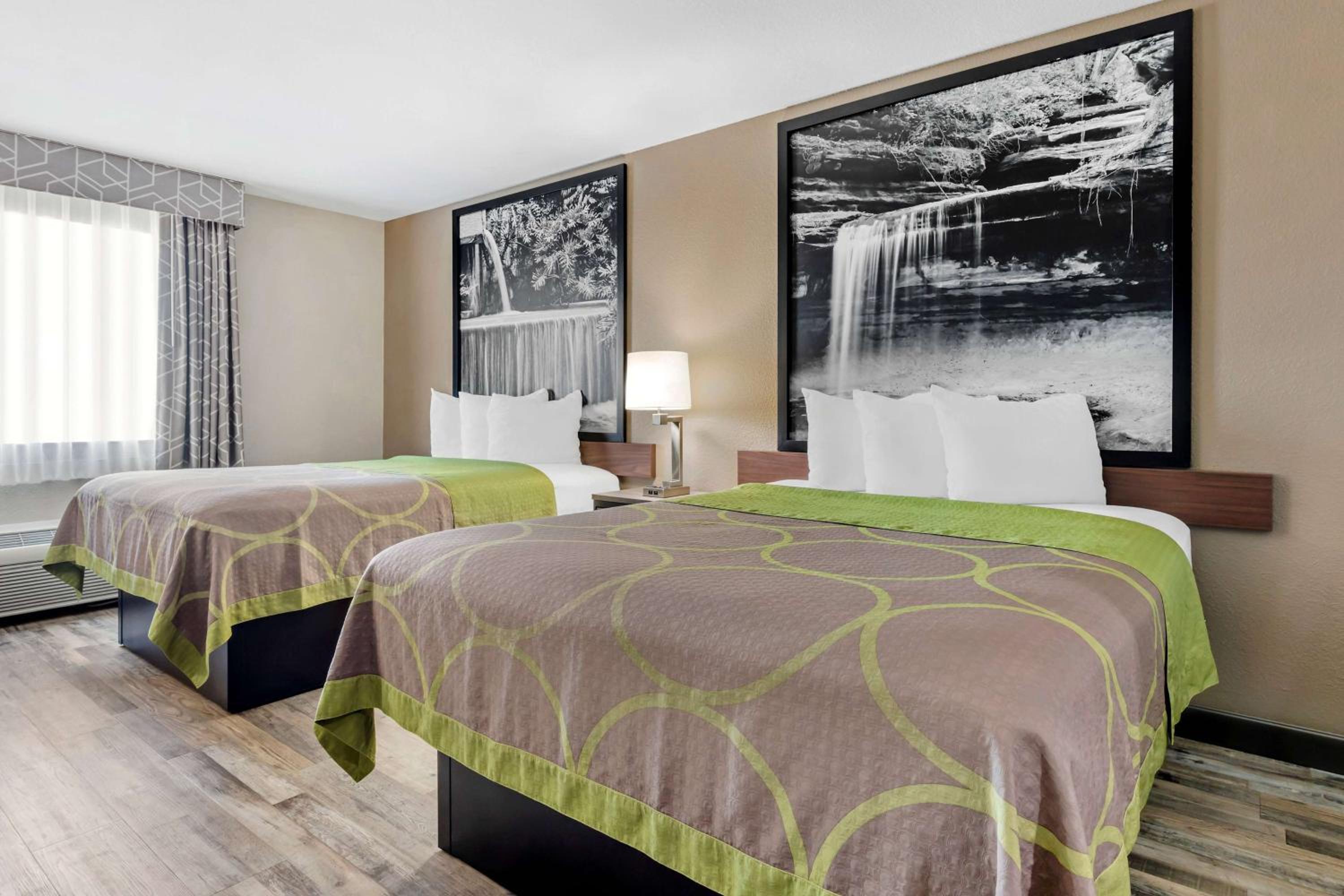 Queen Room with Two Queen Beds - Non-Smoking - Photo 1