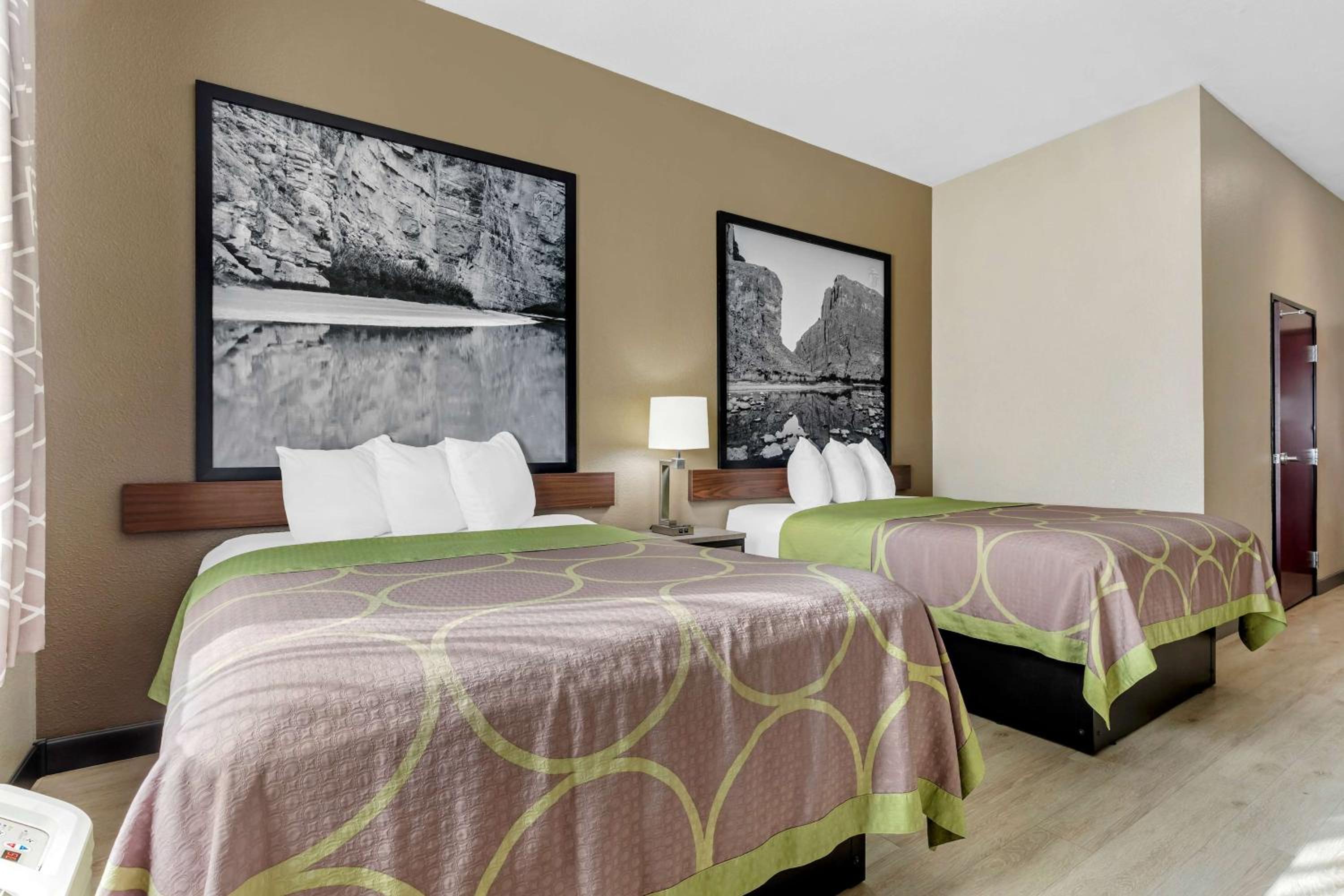 Queen Room with Two Queen Beds and Bath Tub - Mobility/Hearing Accessible - Non-Smoking - Photo 1