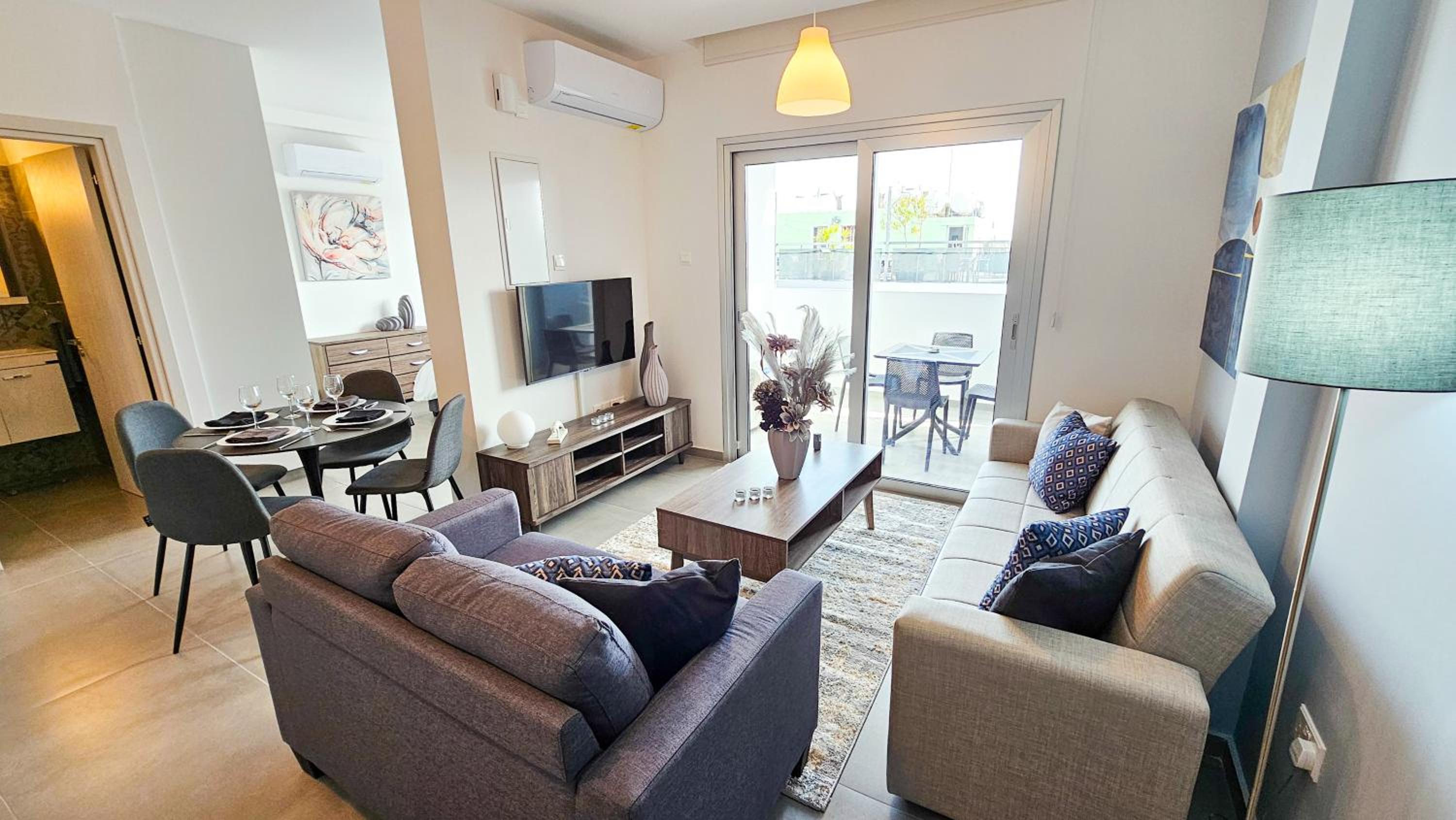 Apartment with Balcony photo 1