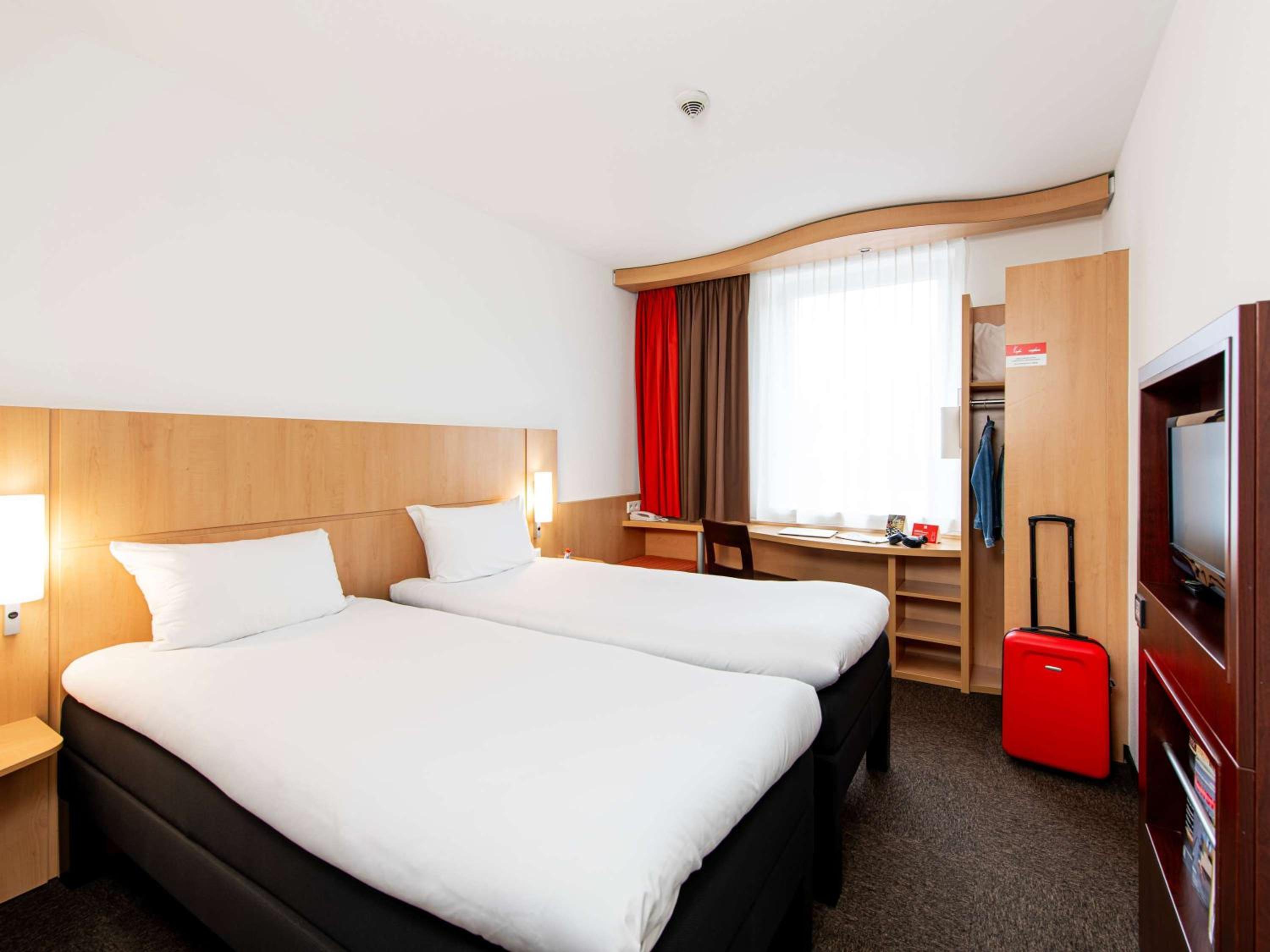 Twin Room - Photo 3