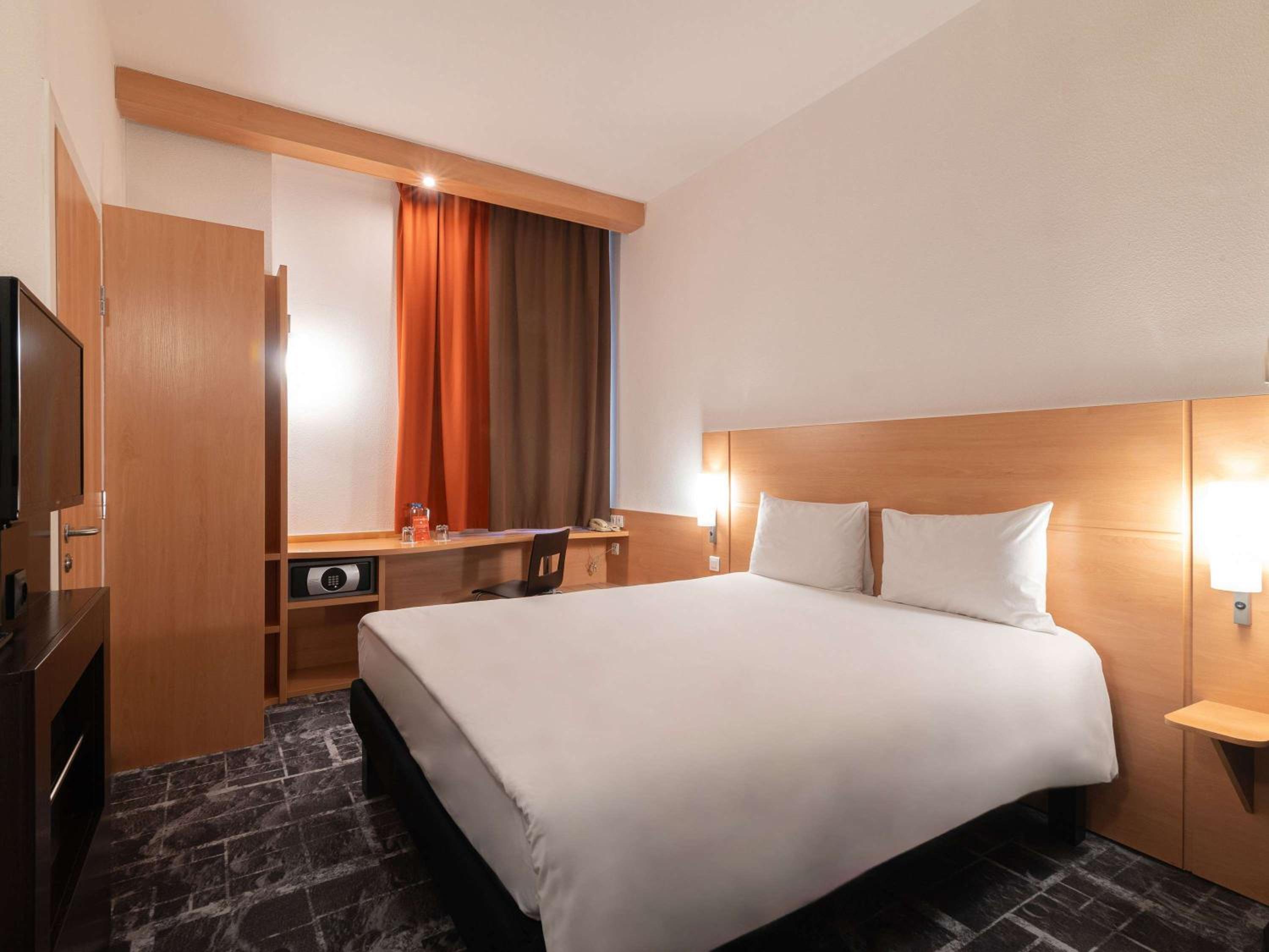 Standard Double Room with City View