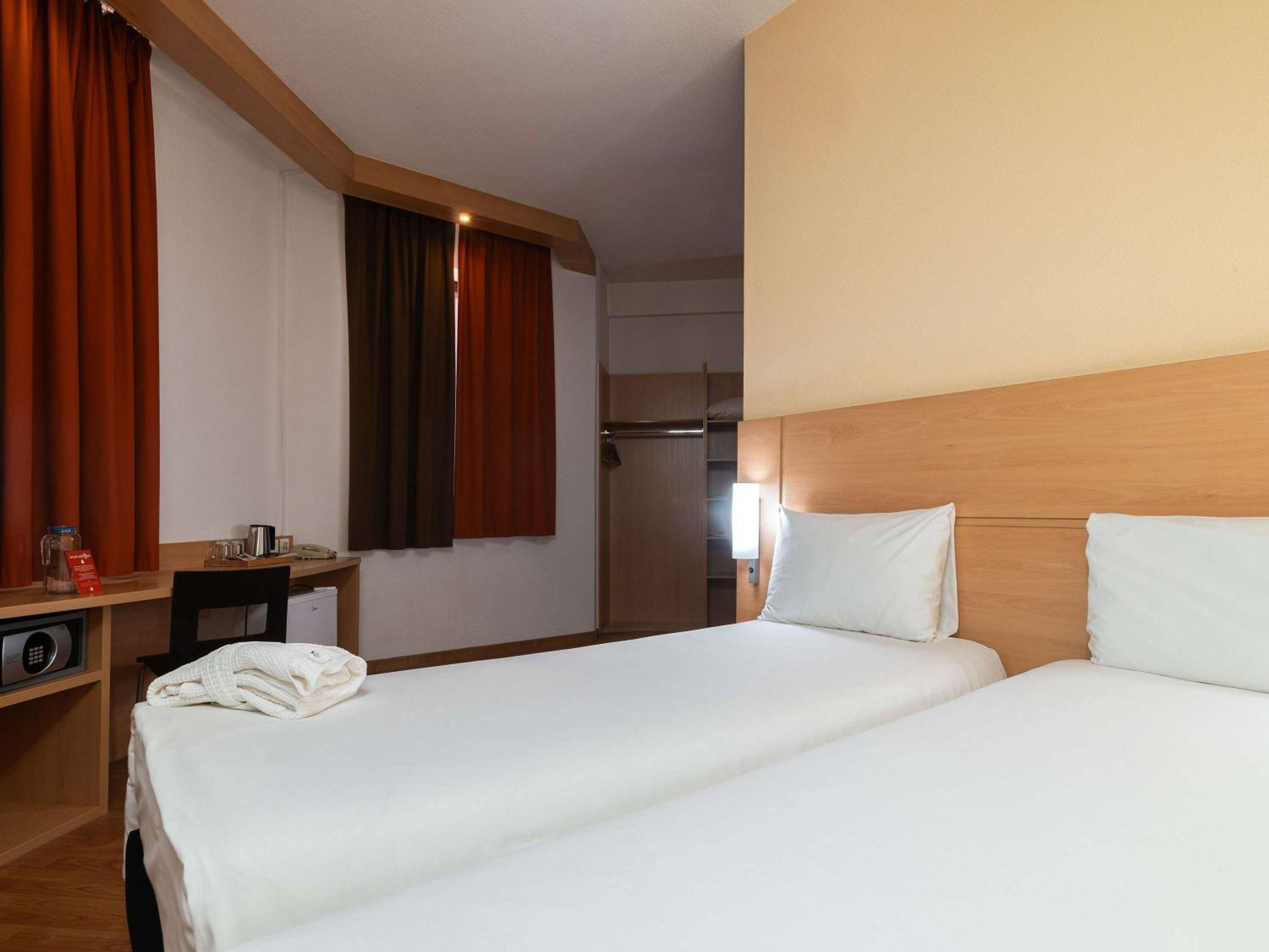 Premium Twin Room with City View