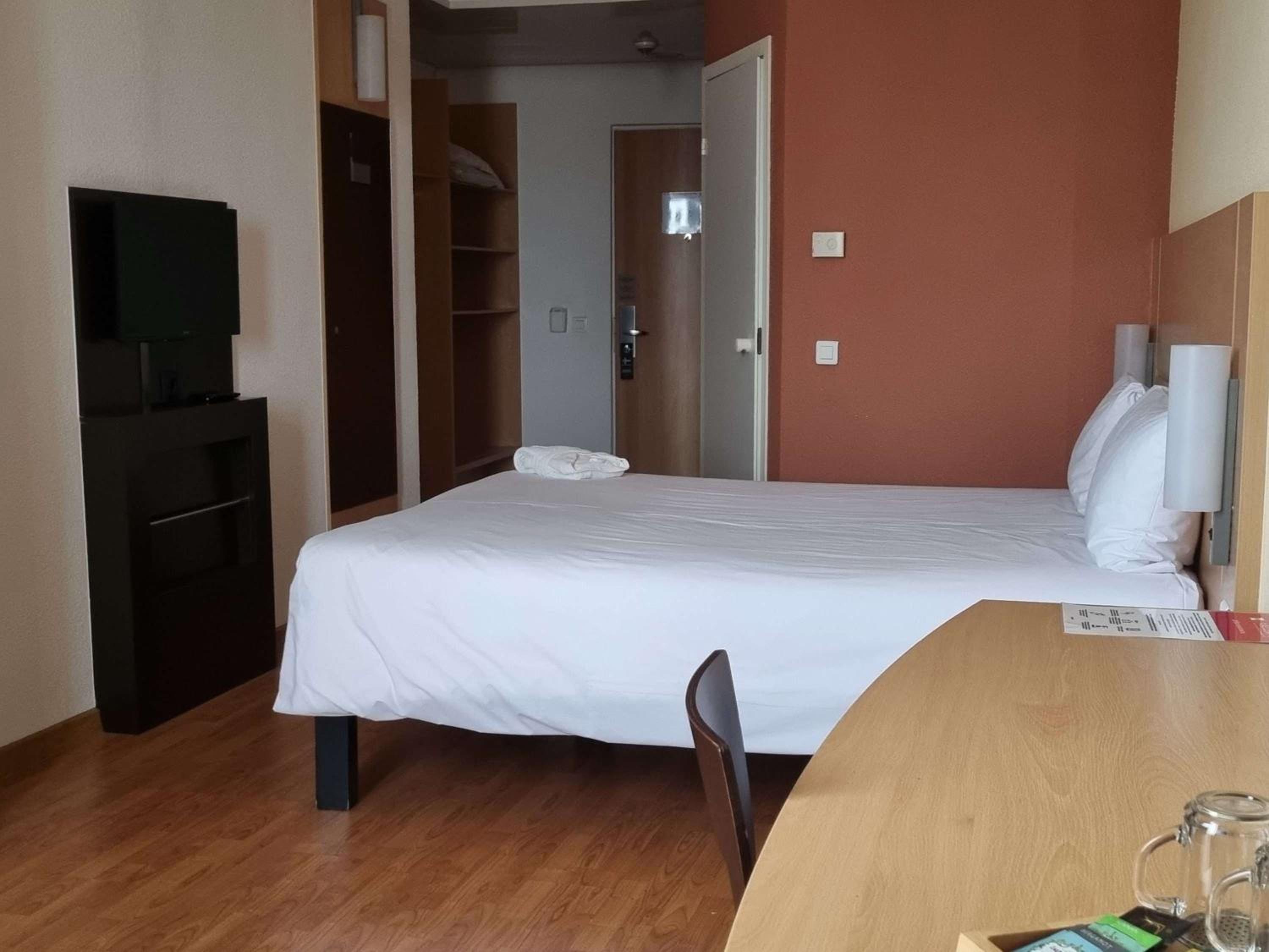 Premium Double Room with City View photo 3