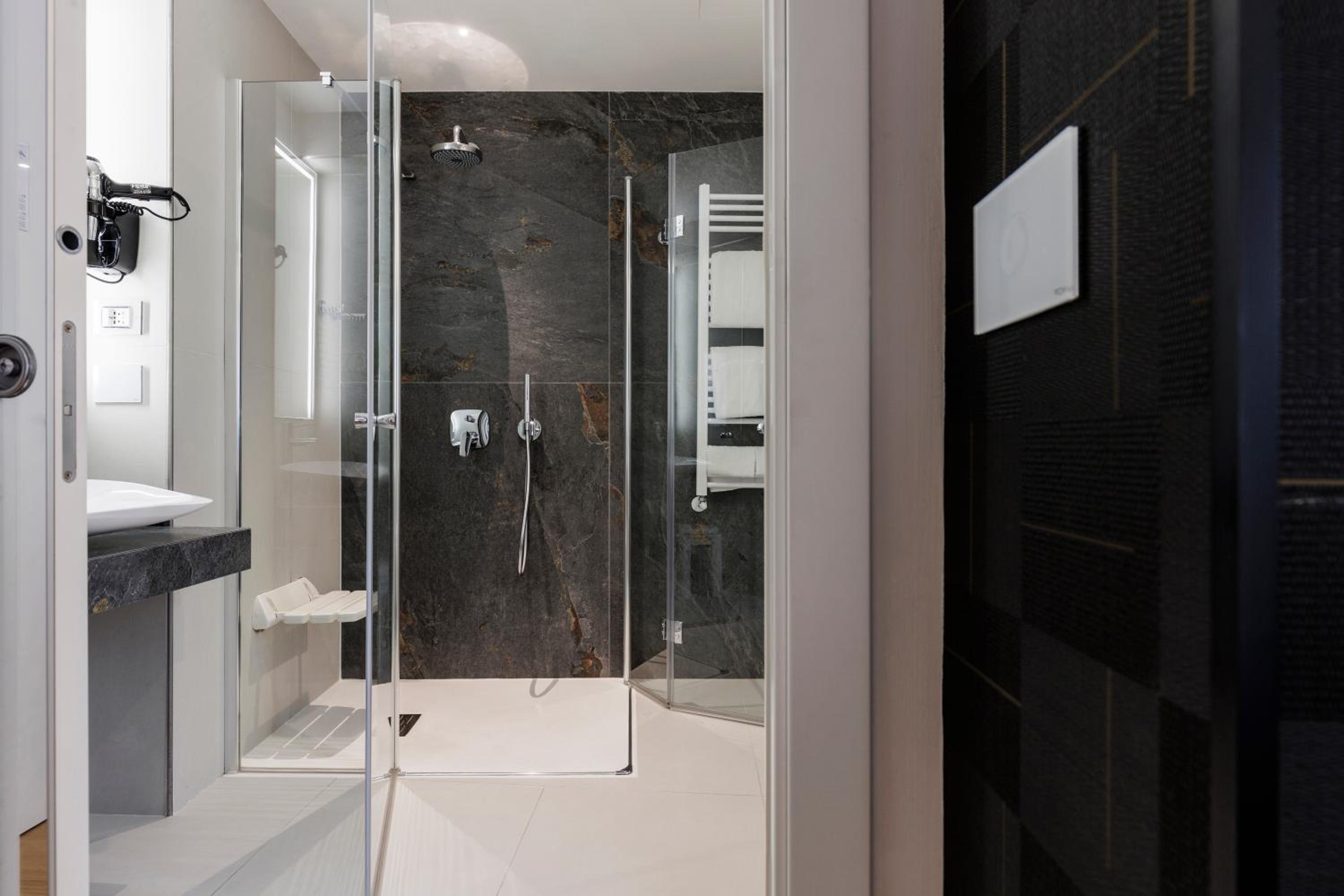 Double Room - Disability Access thumbnail 5