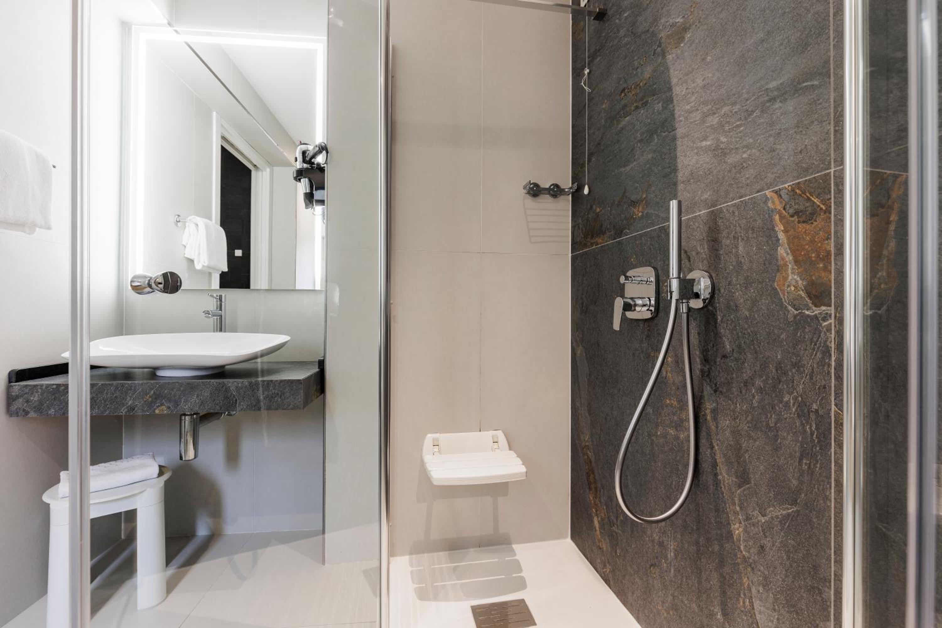 Double Room - Disability Access thumbnail 6