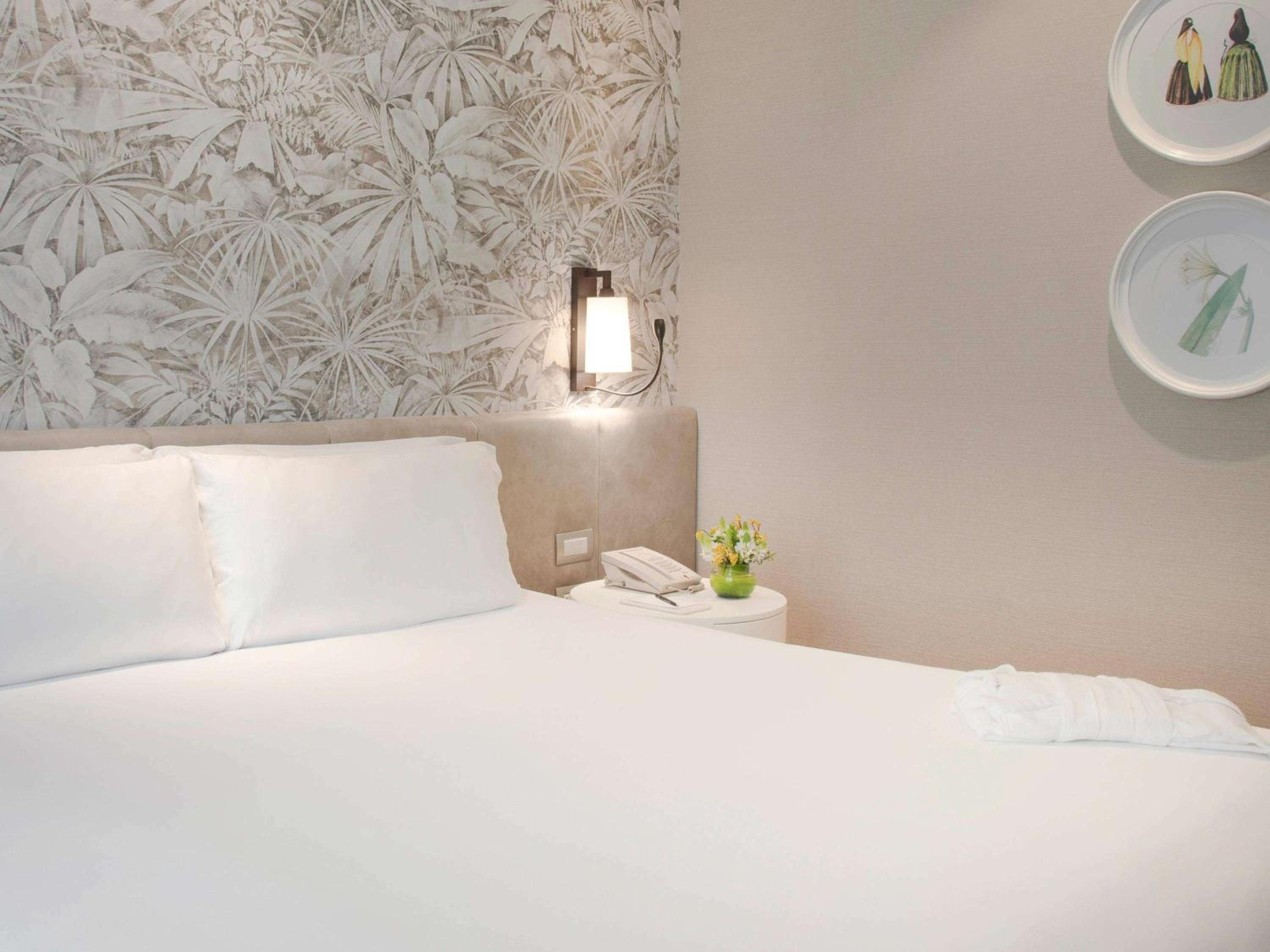 Classic King Room - Photo 9