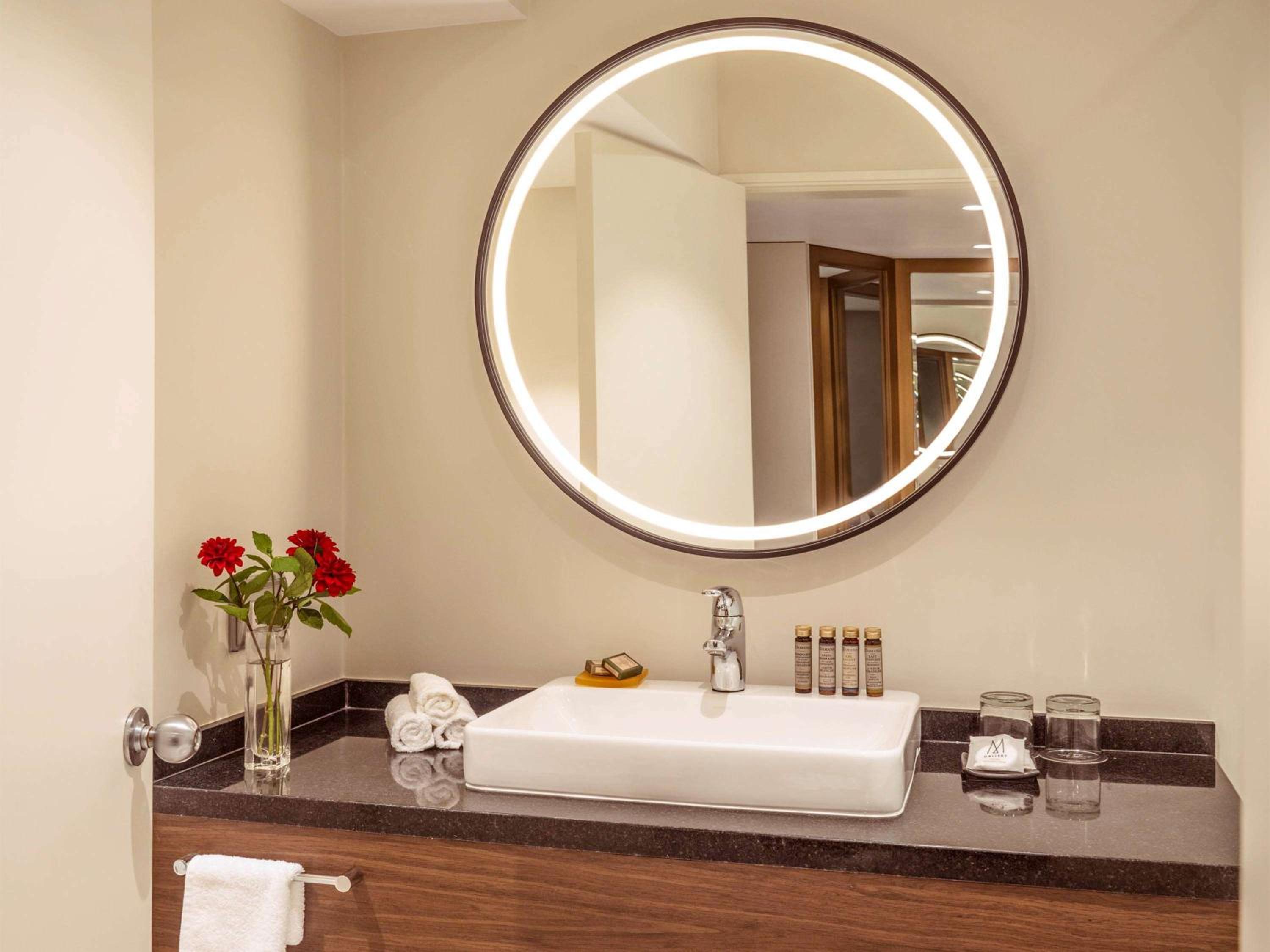 Deluxe Double Room with Two Double Beds - Photo 14