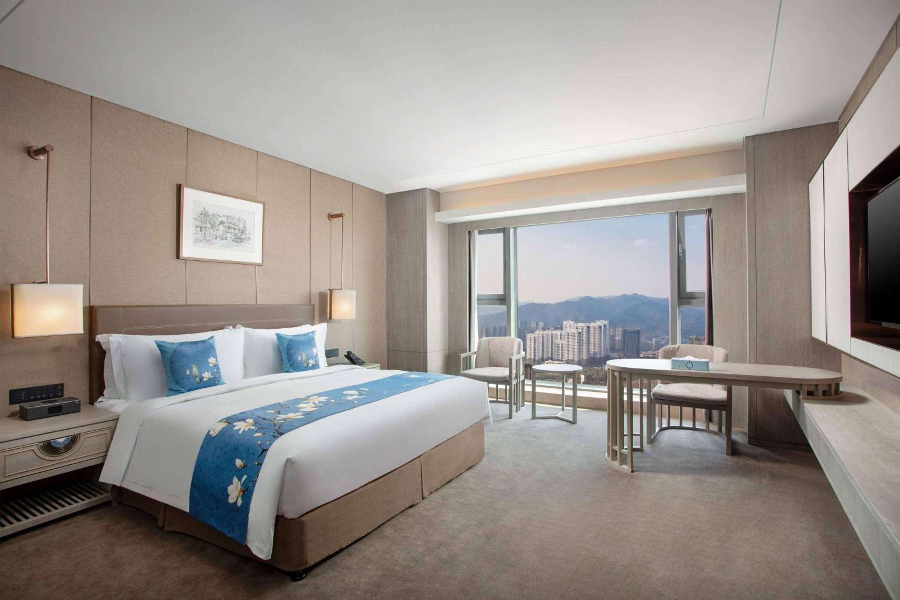 Deluxe King Room - Photo 1