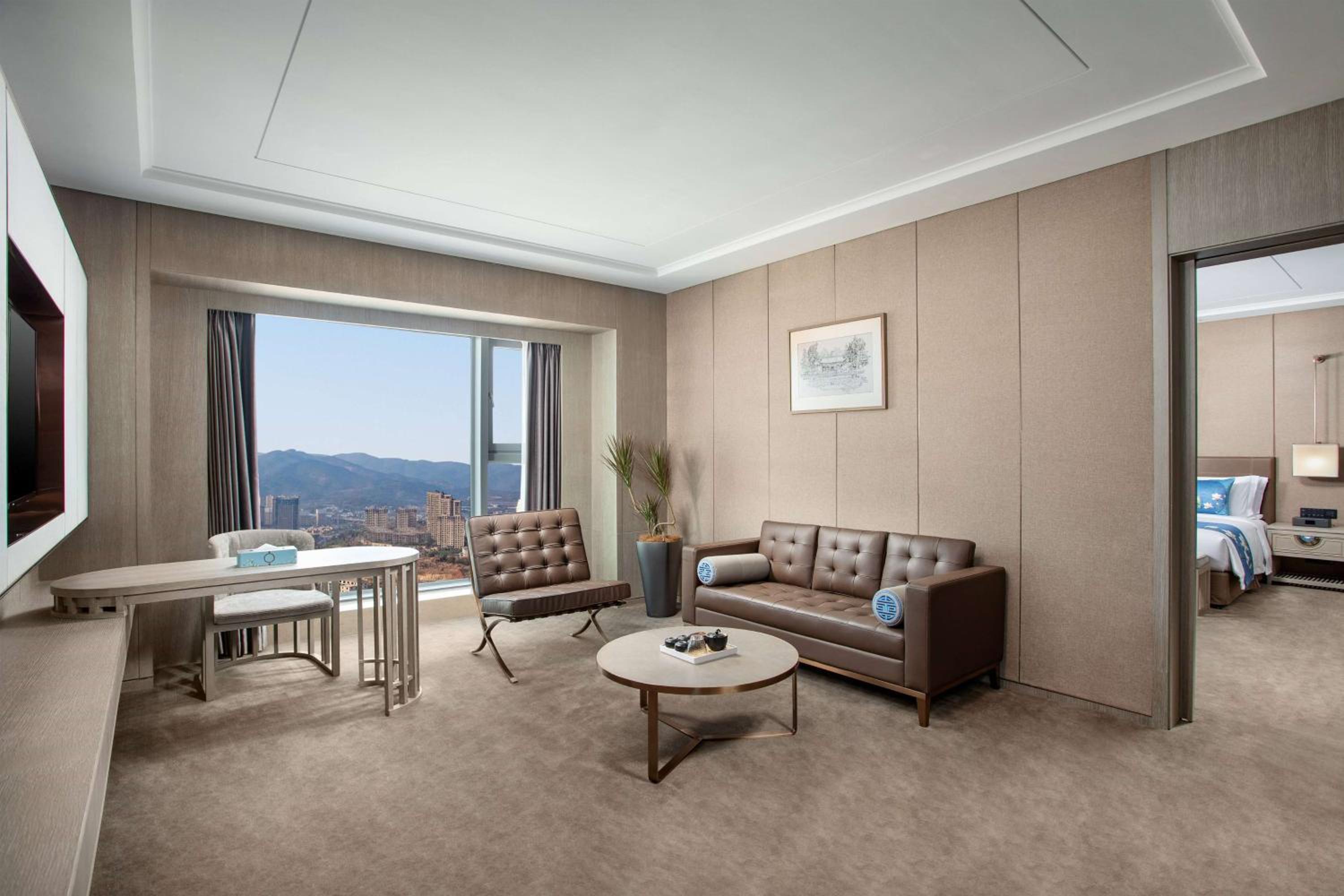 Executive Suite - Photo 1