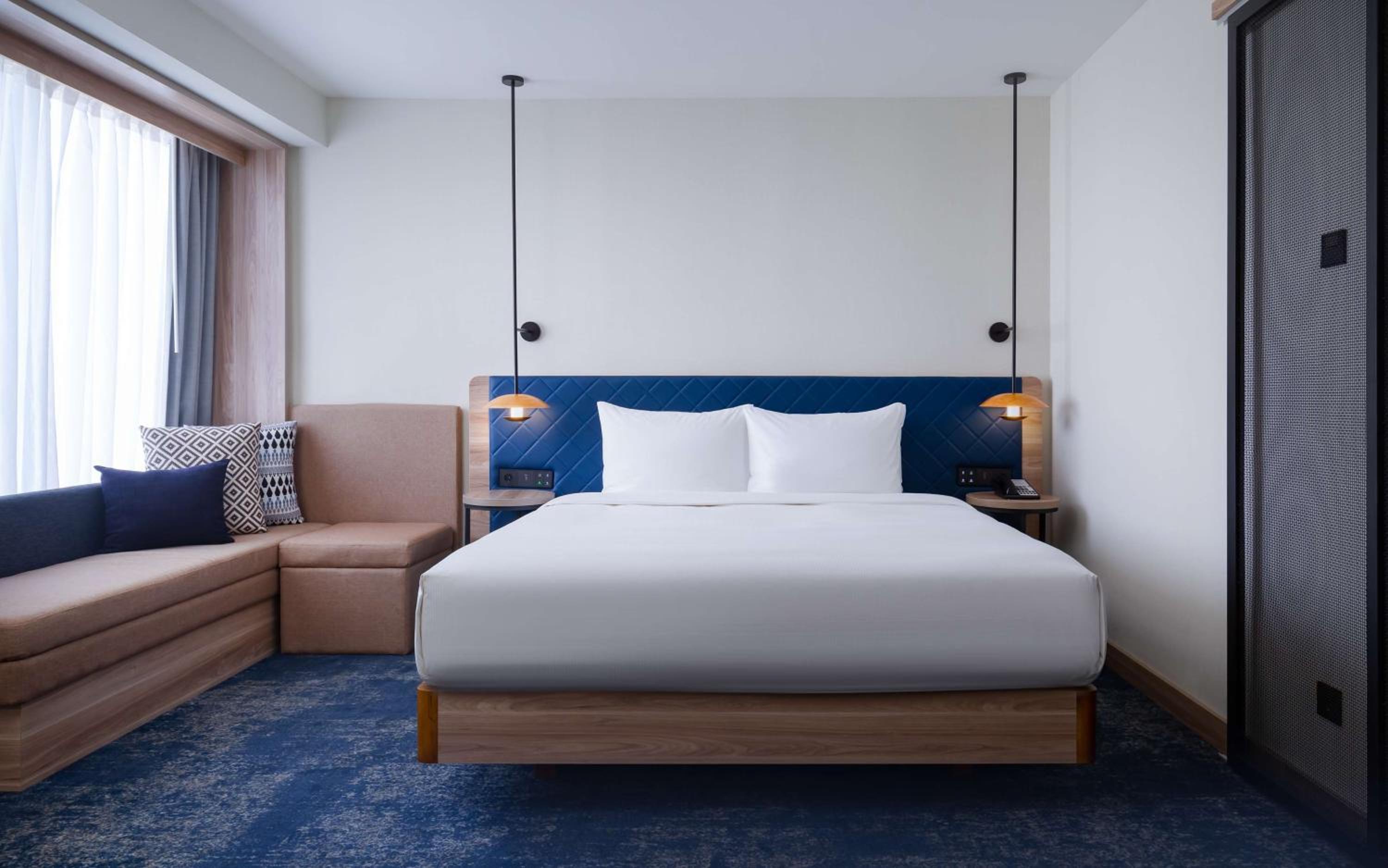 Deluxe King Room - Photo 2