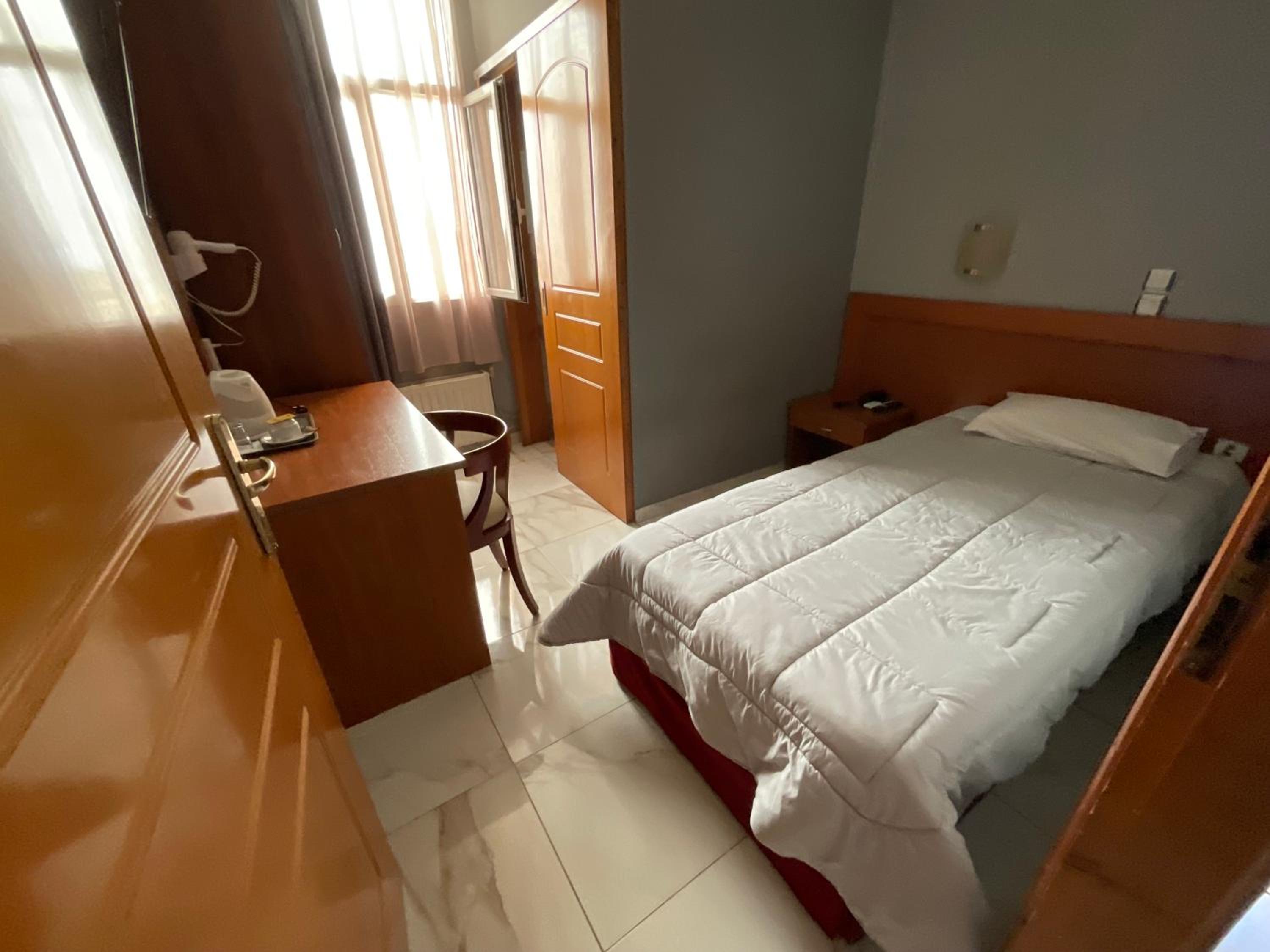 Single Room photo 2