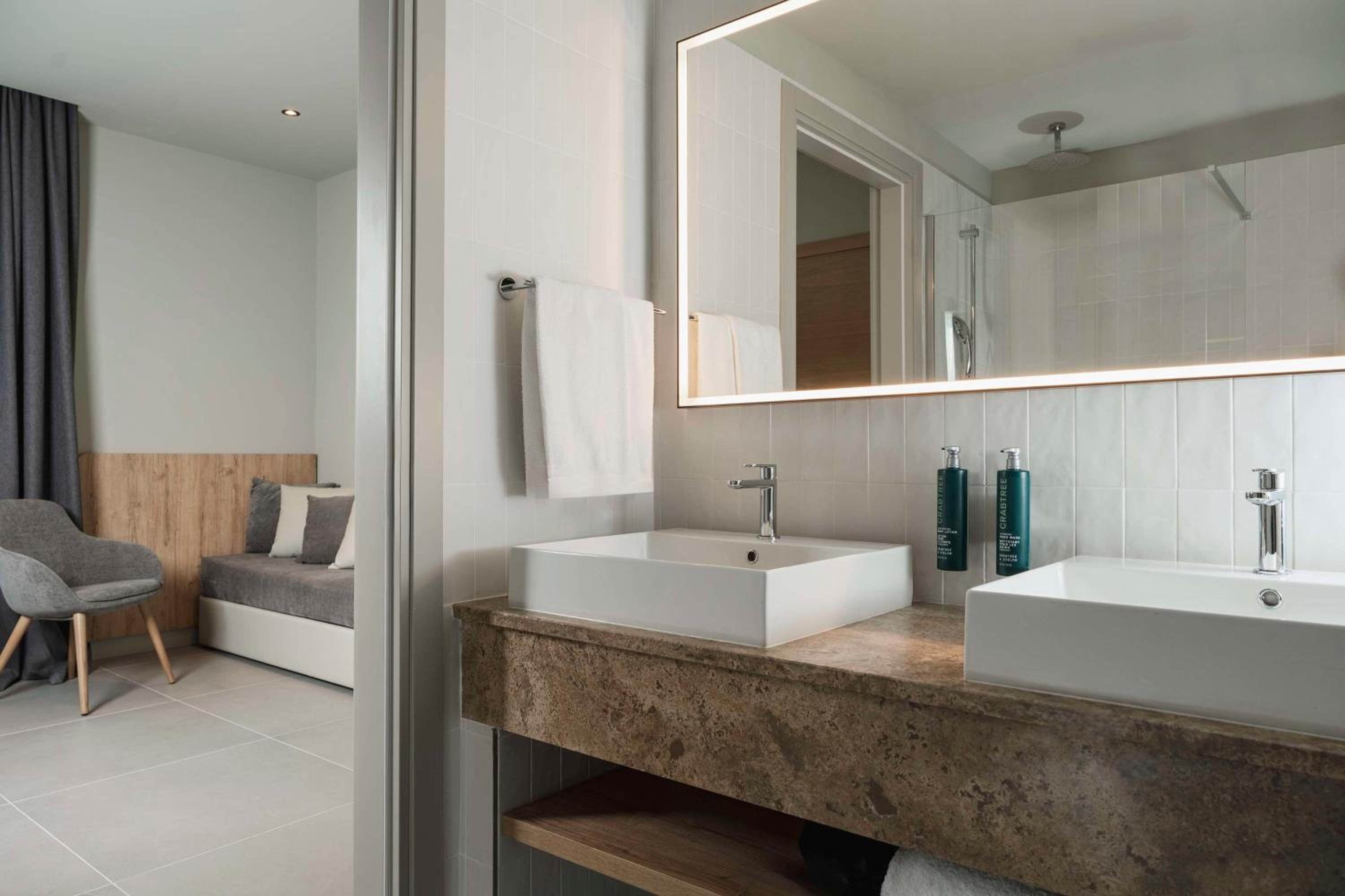 Two-Bedroom King Suite - Photo 9