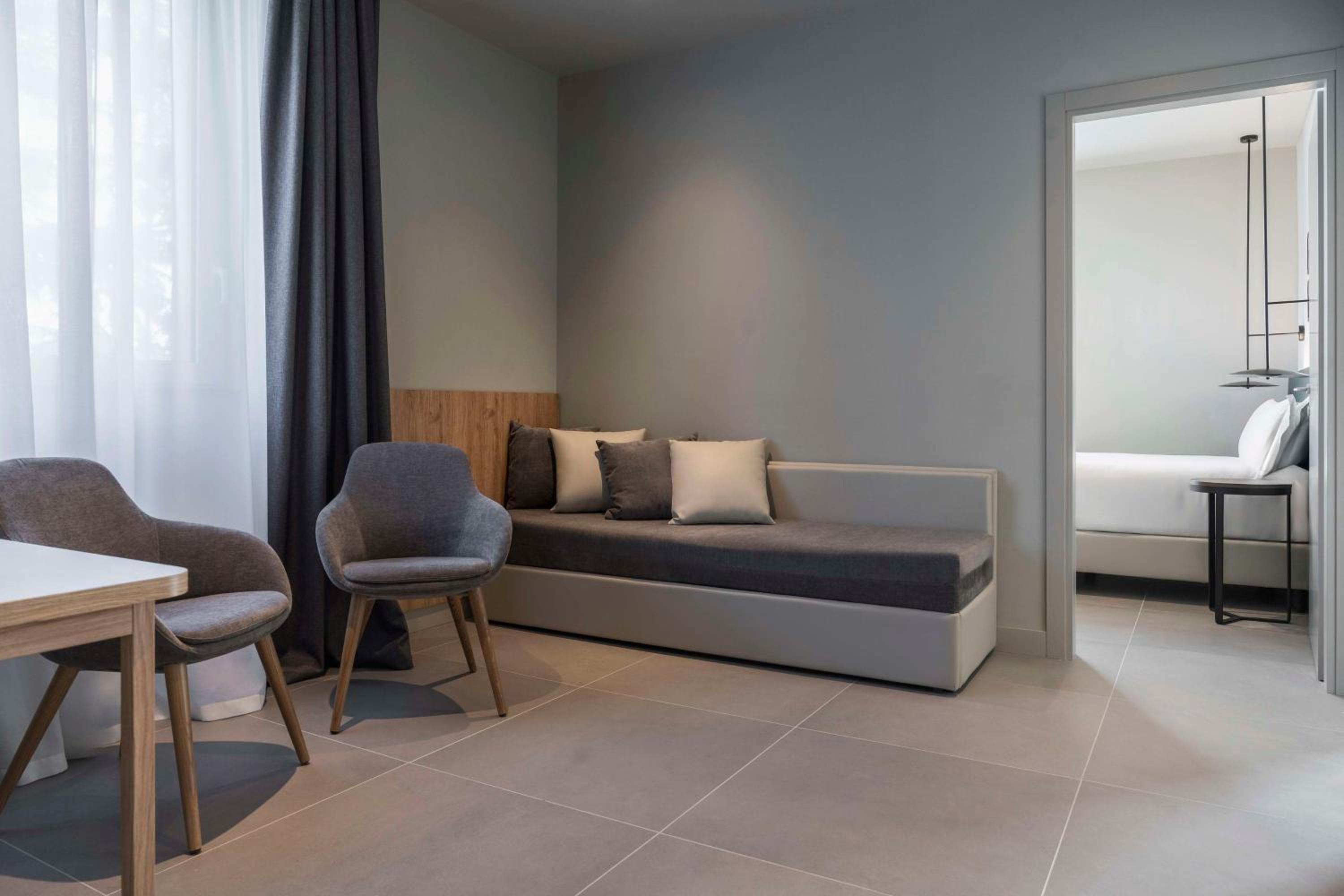Two-Bedroom King Suite - Photo 8