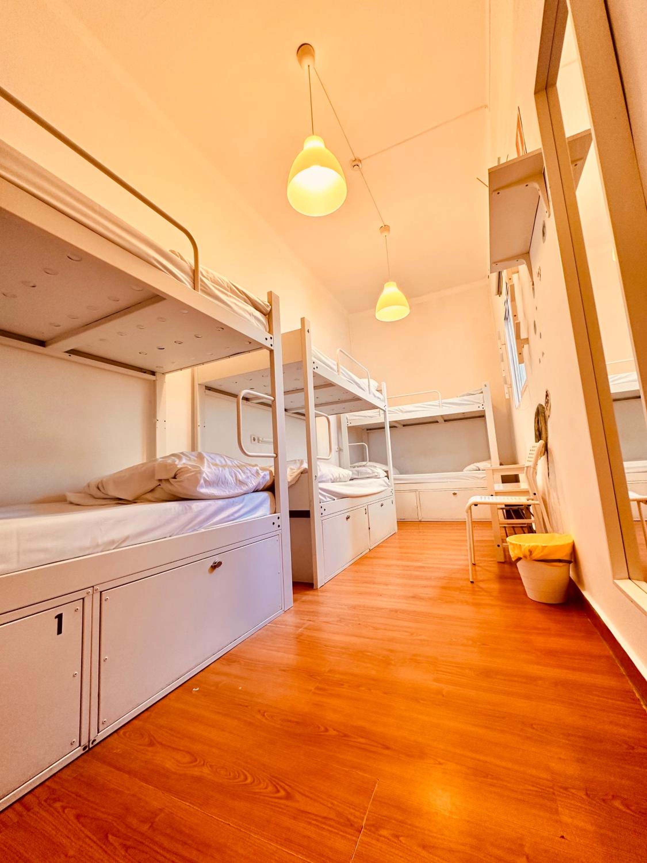 Cama en Habitación Compartida Mixta de 6 Camas