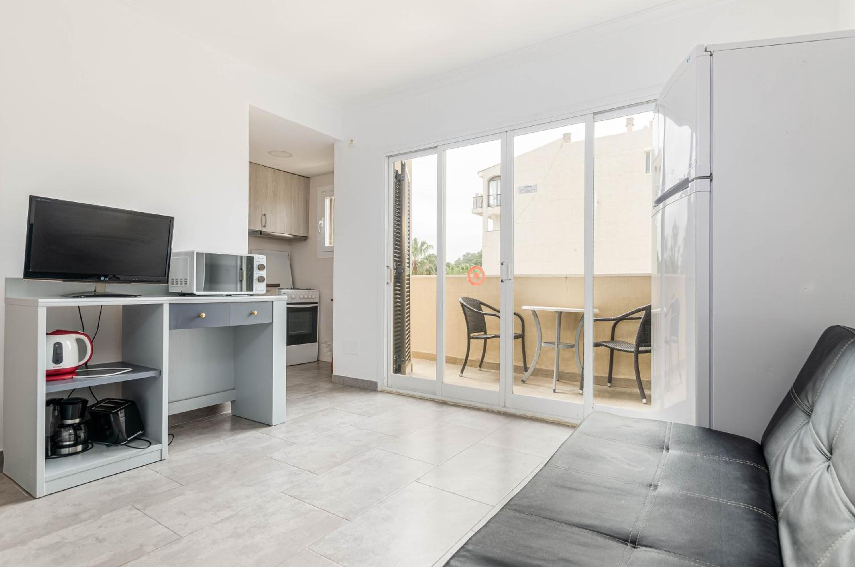 Apartment with Balcony photo 2