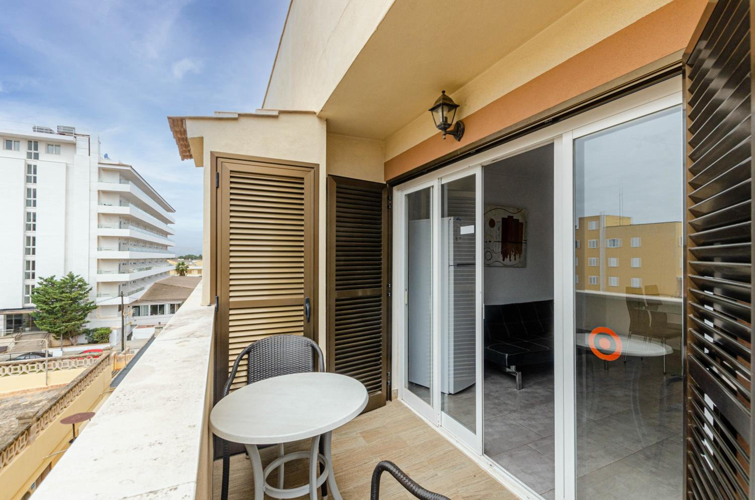 Apartment with Balcony photo 3