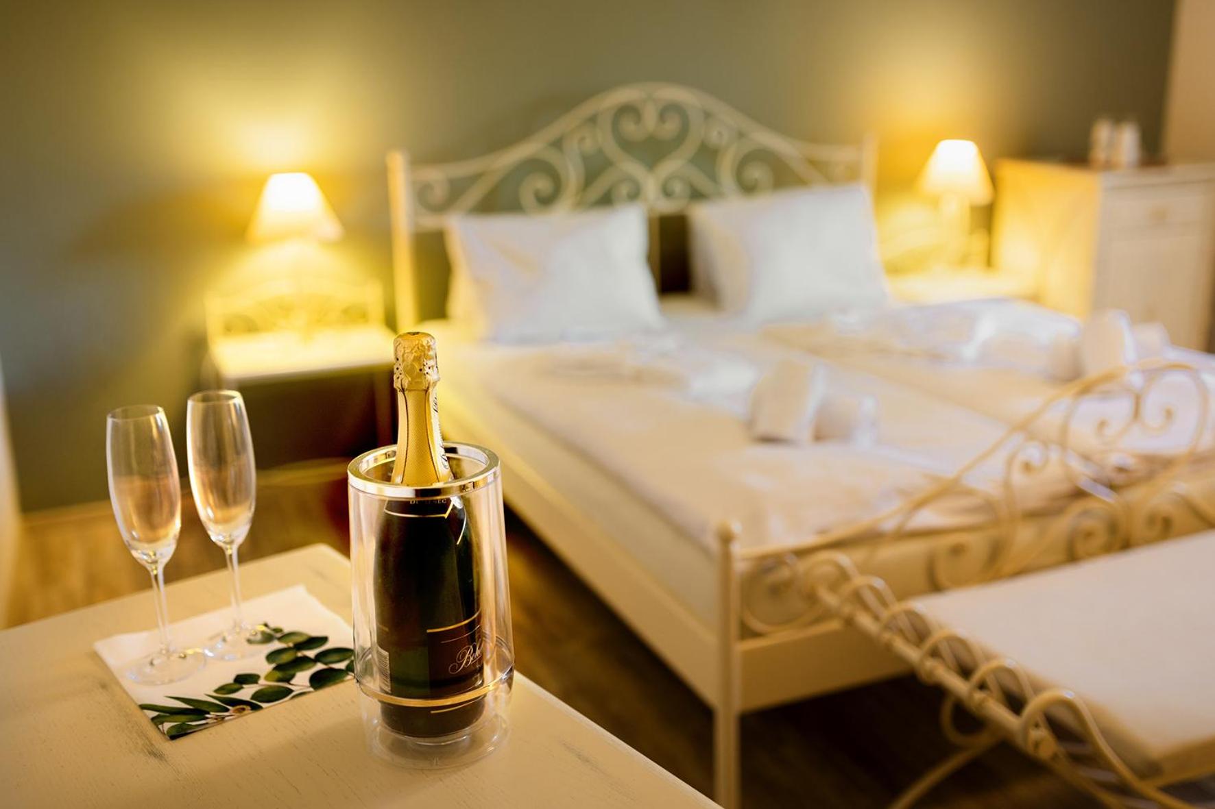 Deluxe Double Room with Bath photo 2