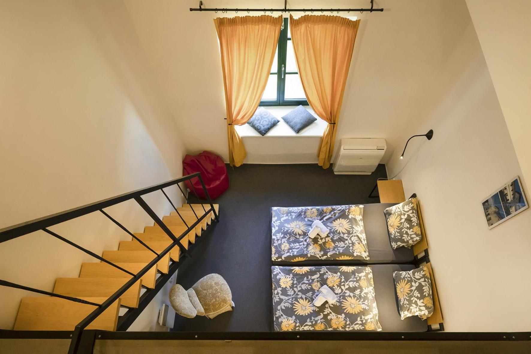 Quadruple Room with Private Bathroom photo 3