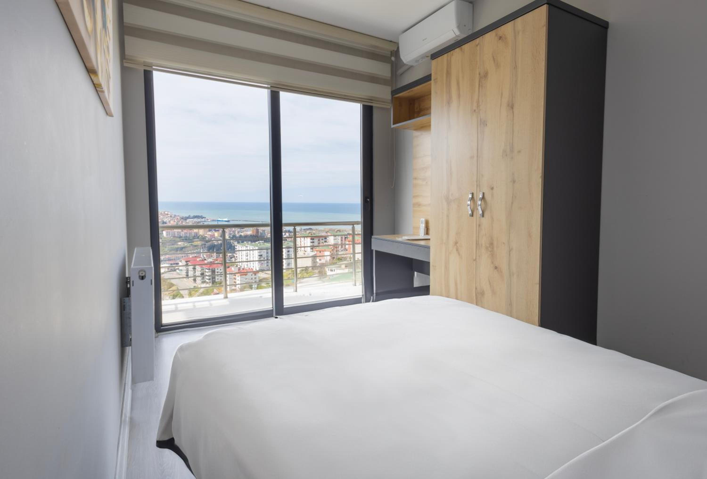 Queen Suite with Sea View photo 2